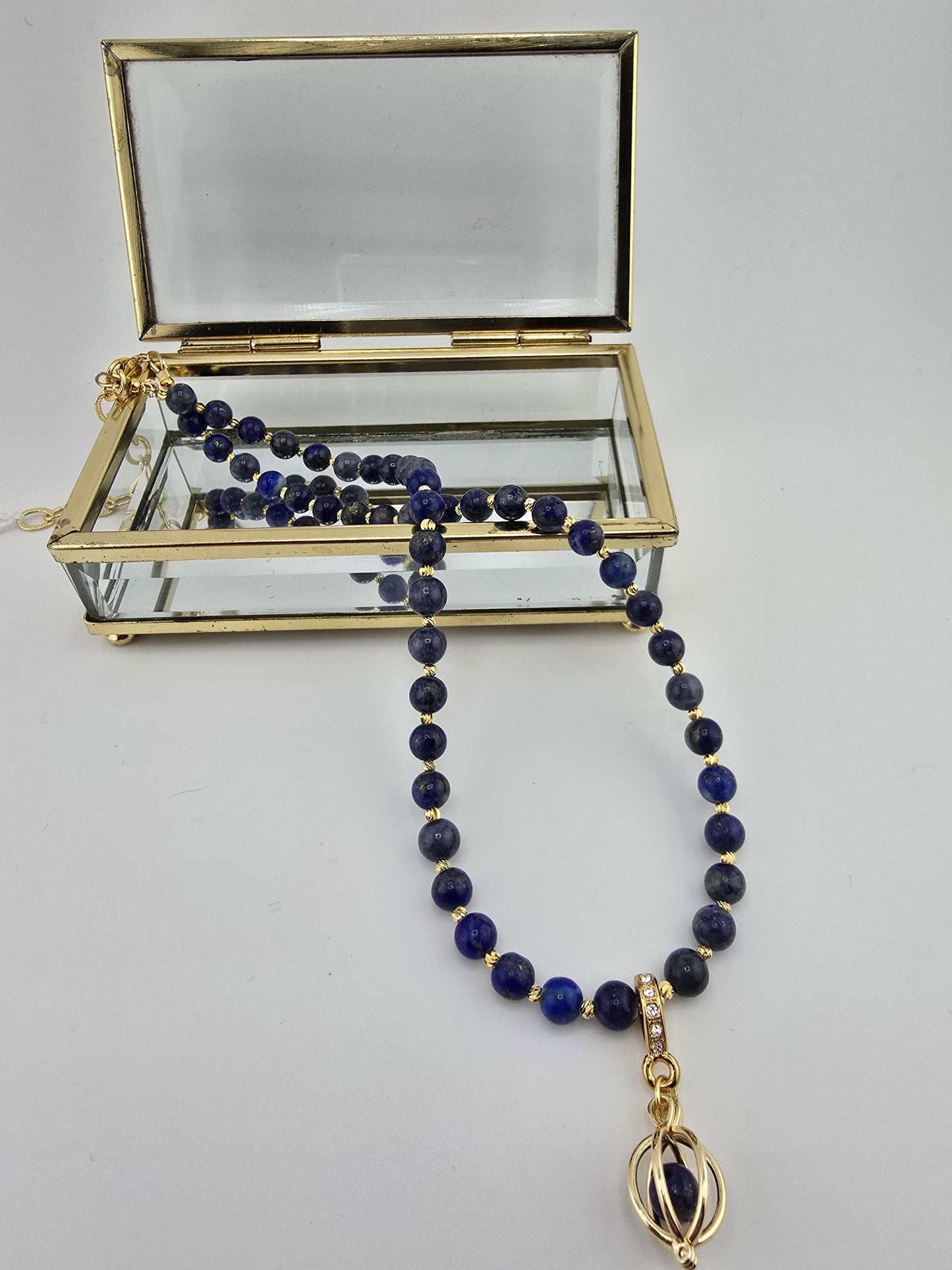 Collier en perles de Saphir dans son écrin