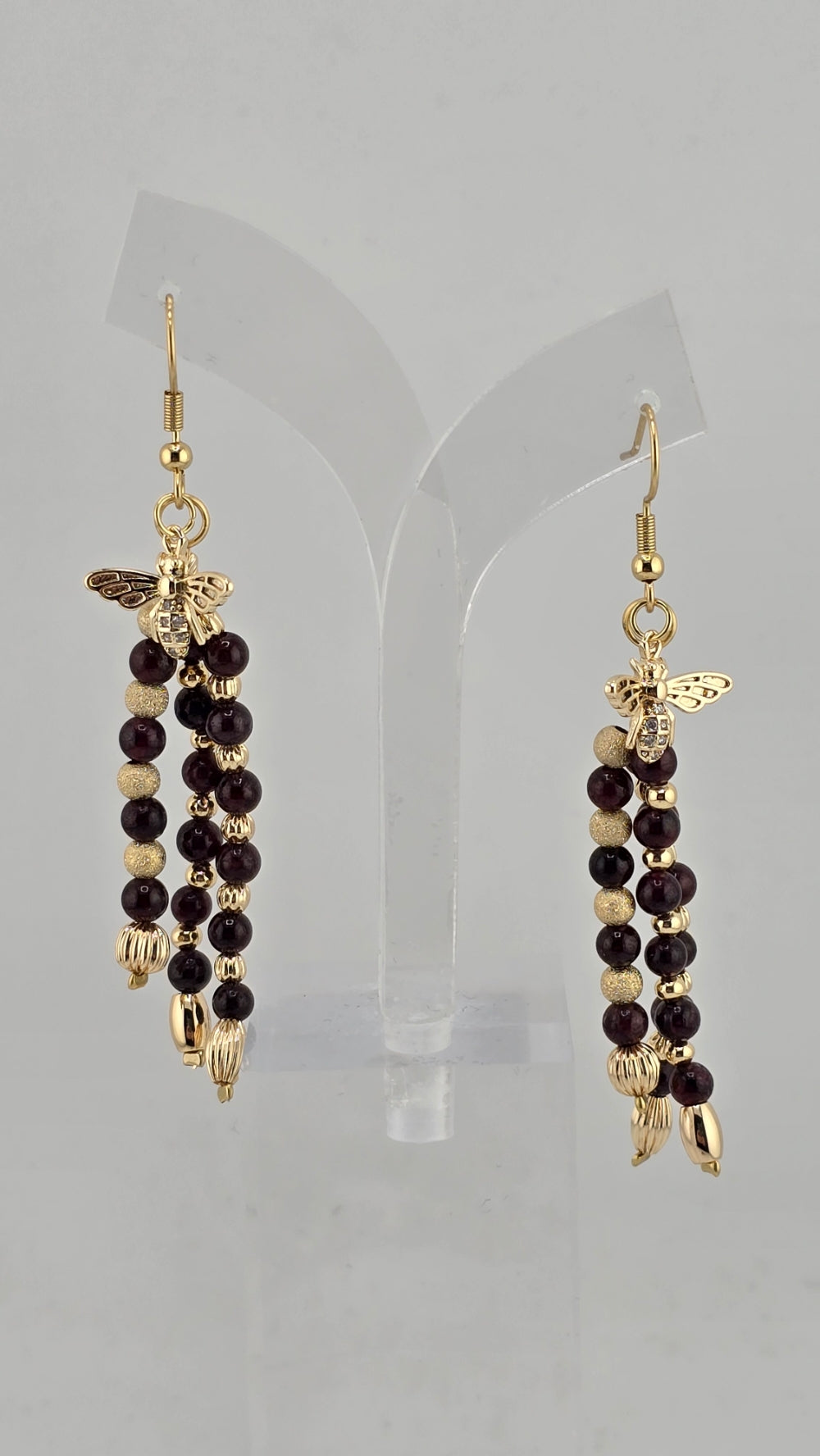 Boucles d'oreilles en grenat et perles en plaqué or 18K