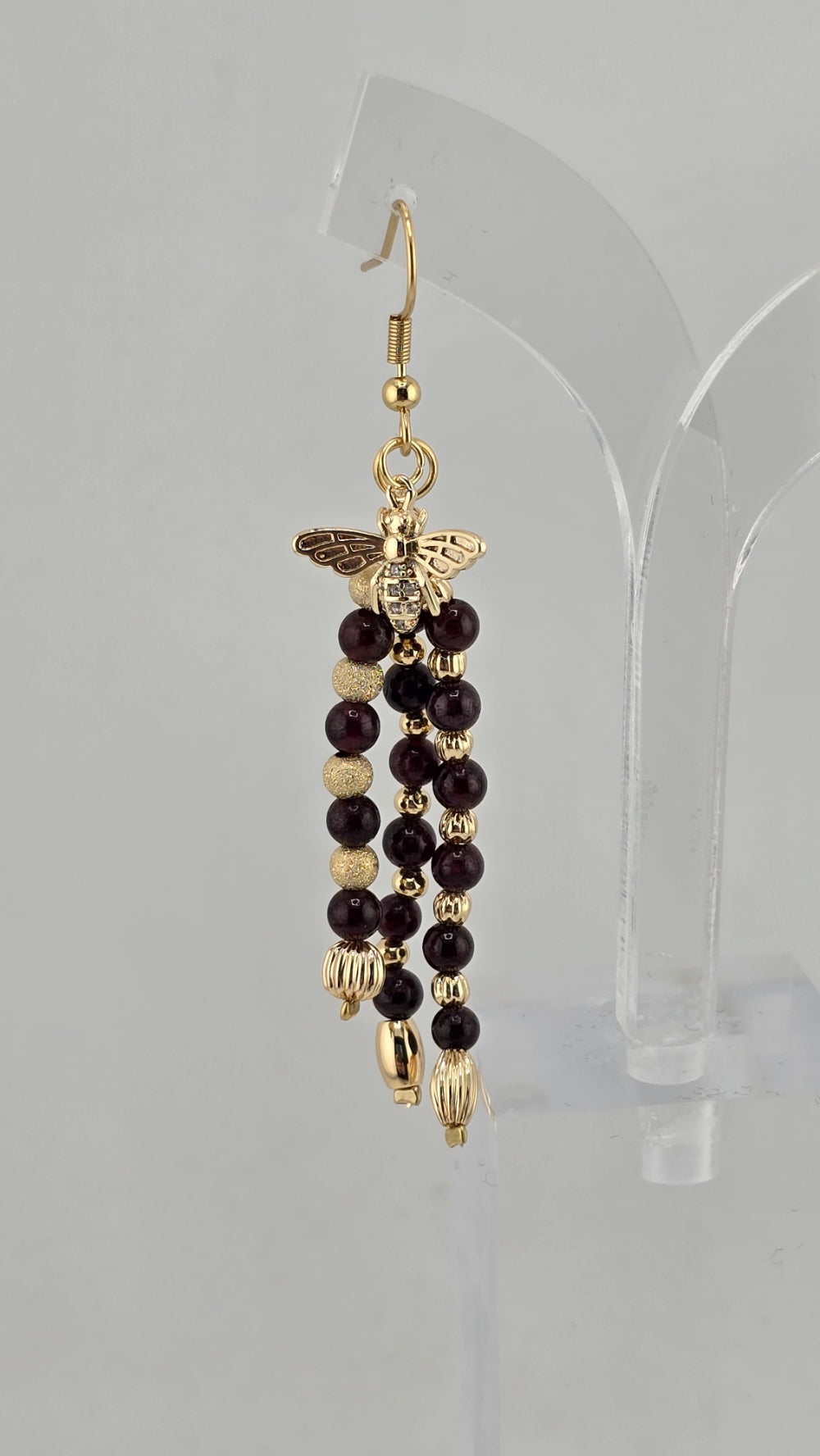 Boucles d'oreilles en grenat et perles en plaqué or 18K
