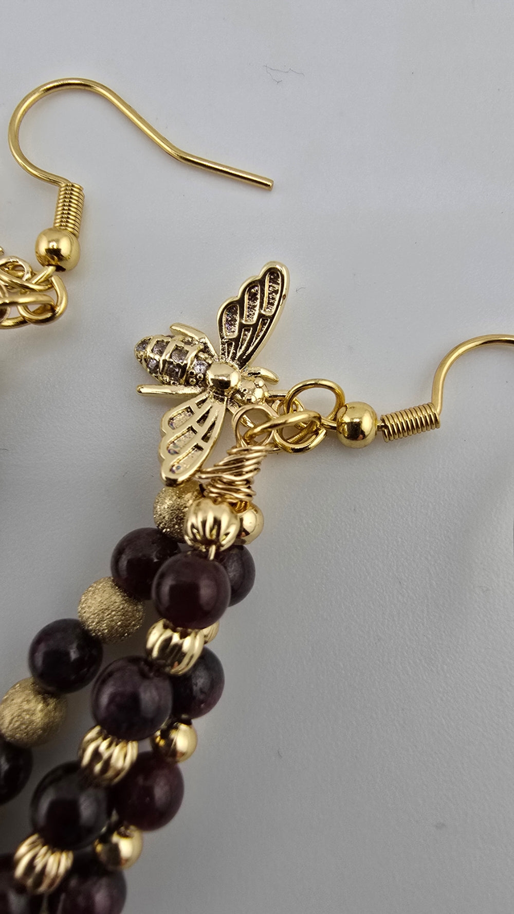 Boucles d'oreilles en grenat et perles en plaqué or 18K