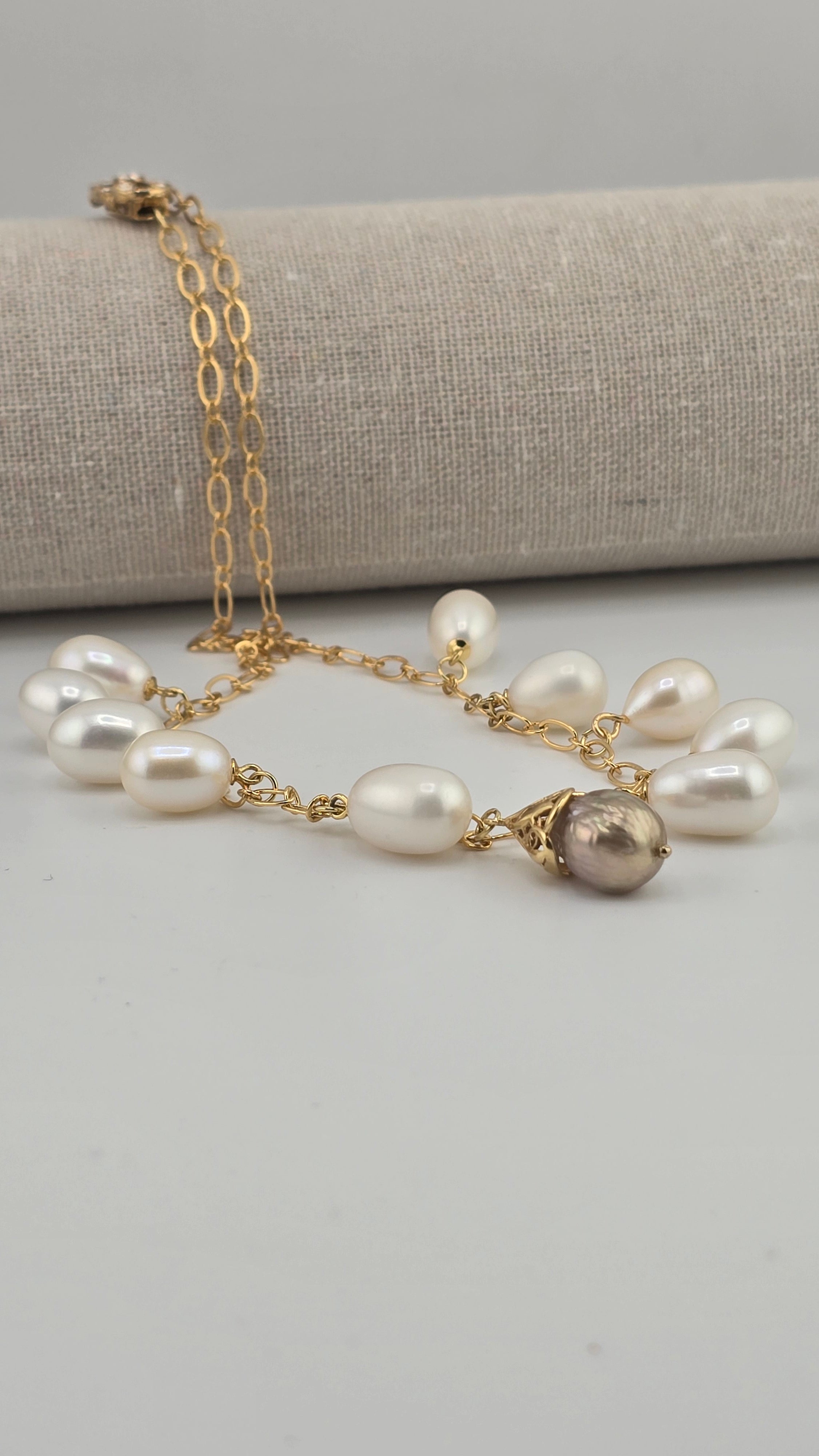 Majestueux collier chaine en perles de culture