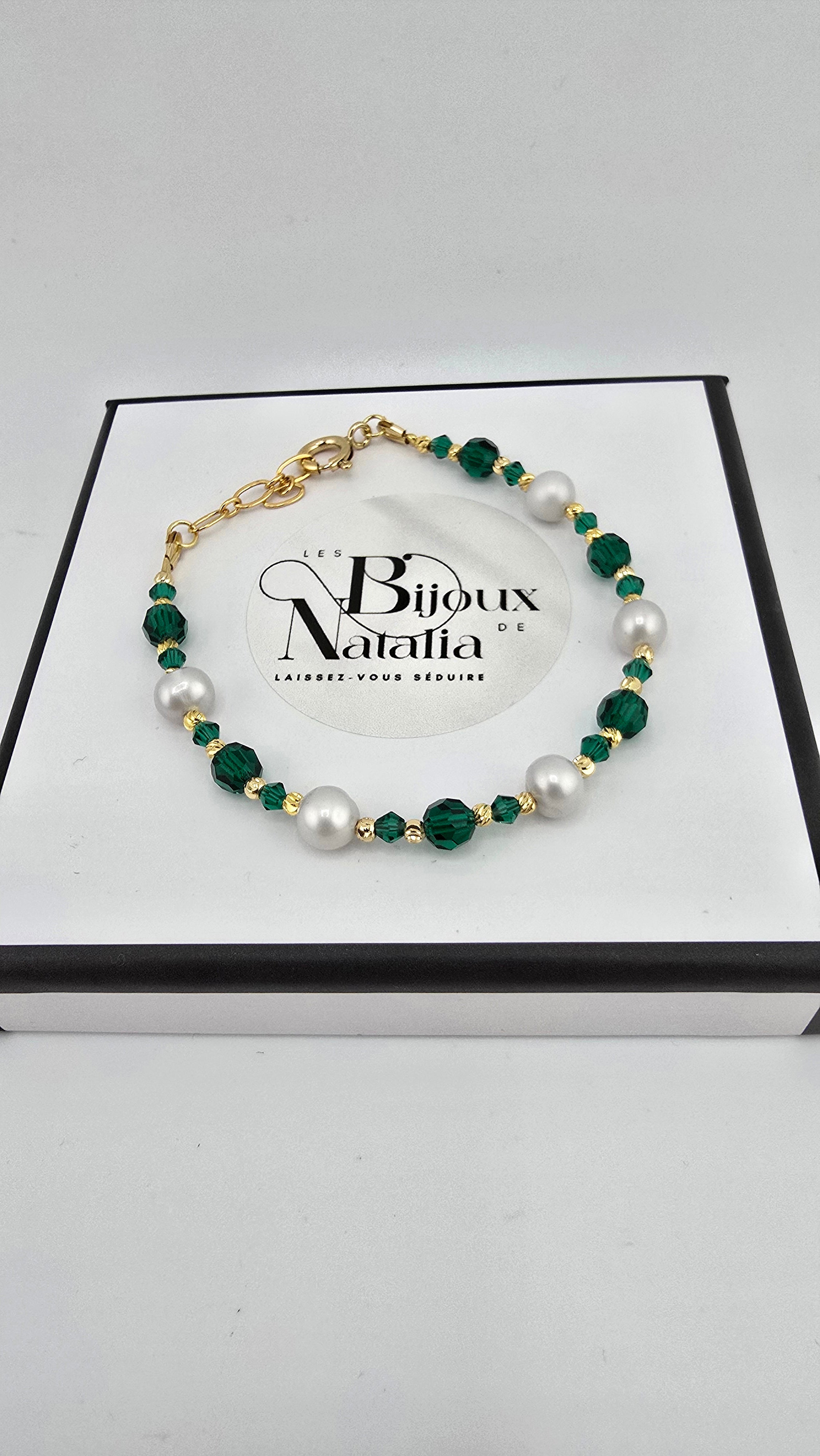 Bracelet en perles de culture et cristaux vert foncé
