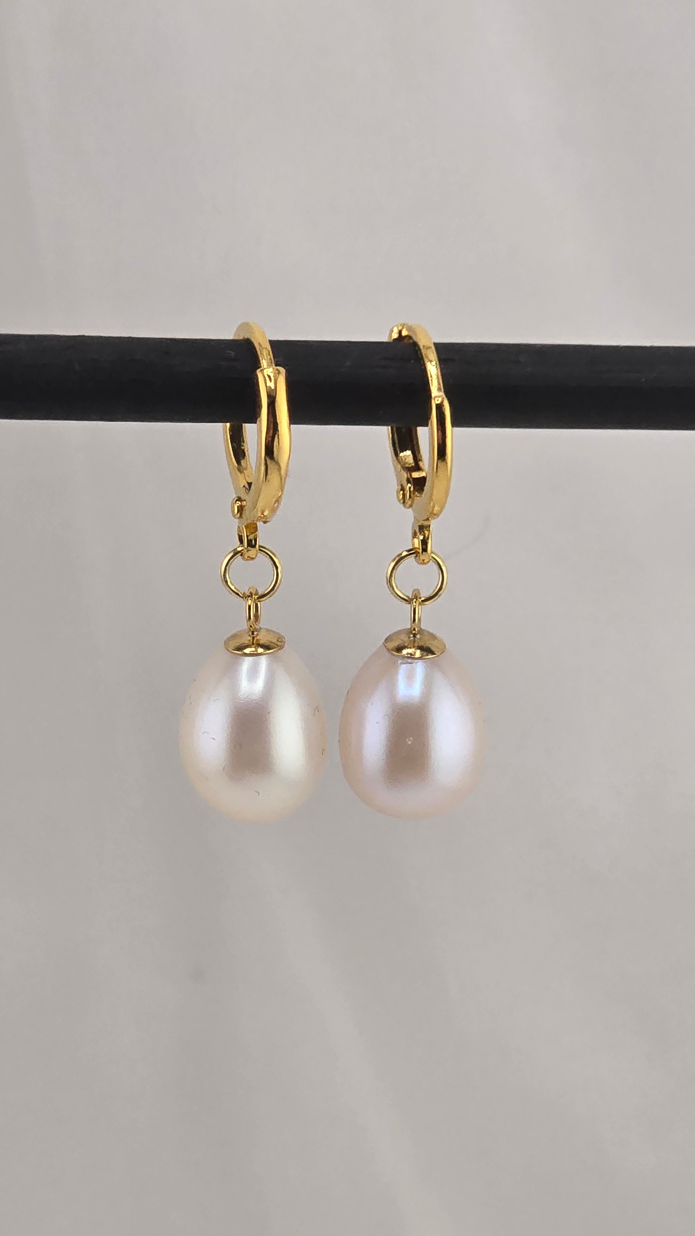 Boucles d oreilles en perles de culture olive et Vermeil (argent recouvert d'or 24k)