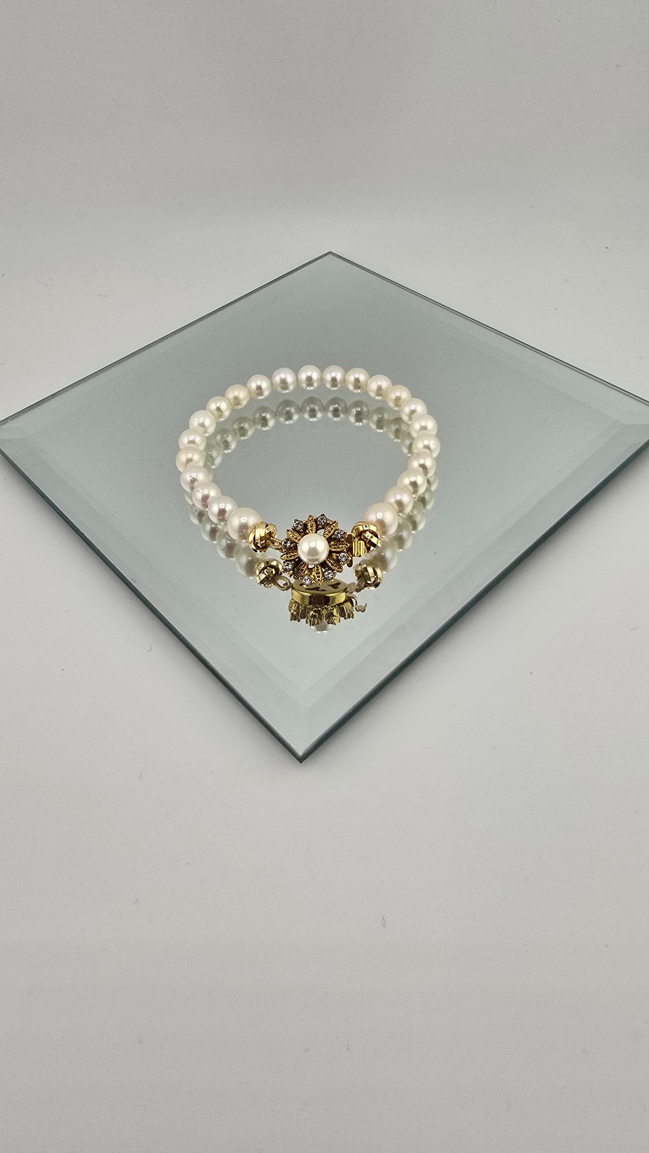 Bracelet en perles de culture et fermoir couture