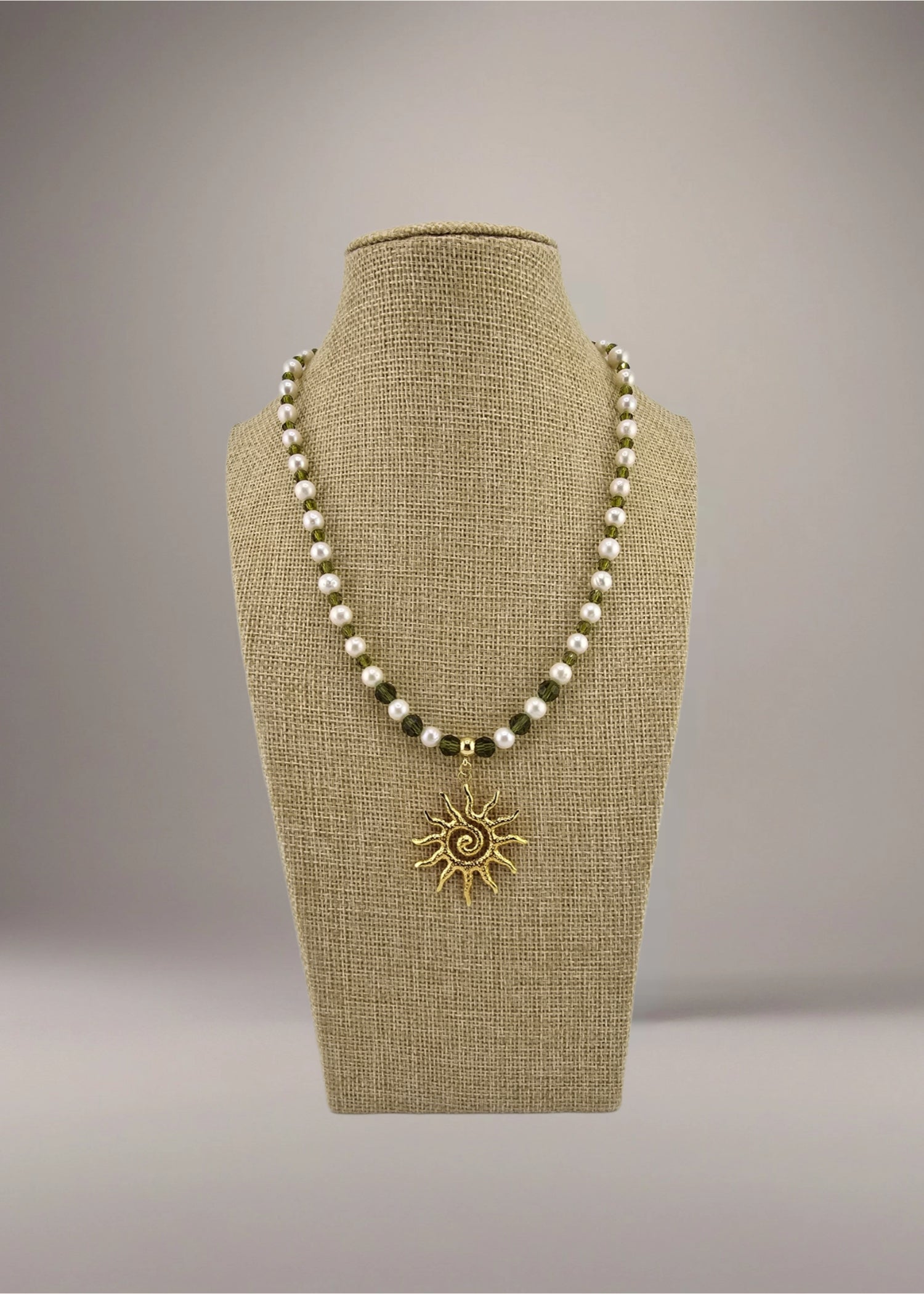 Collier de lumière et perles de culture