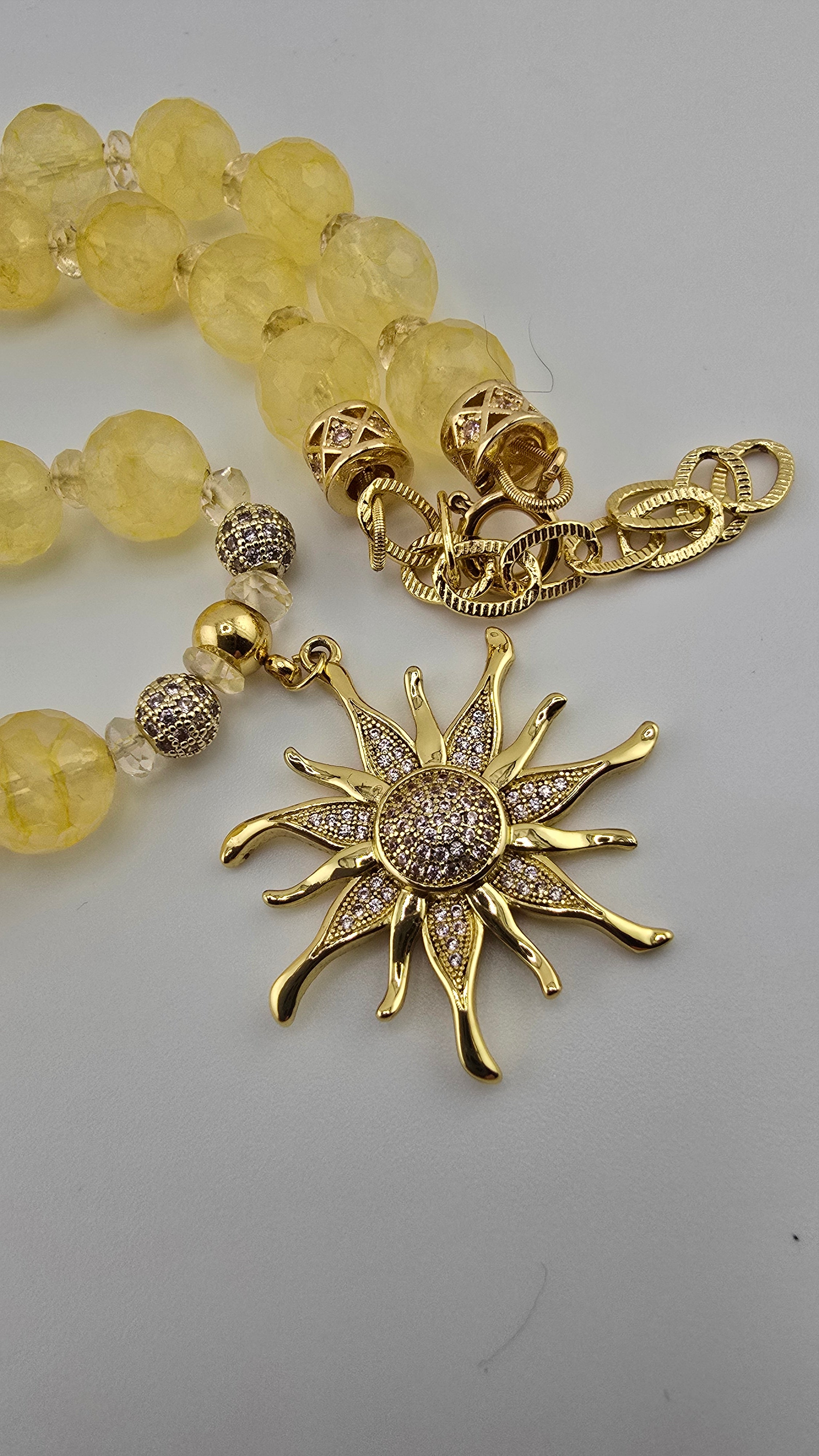 Collier en citrine et pendentif soleil avec strass