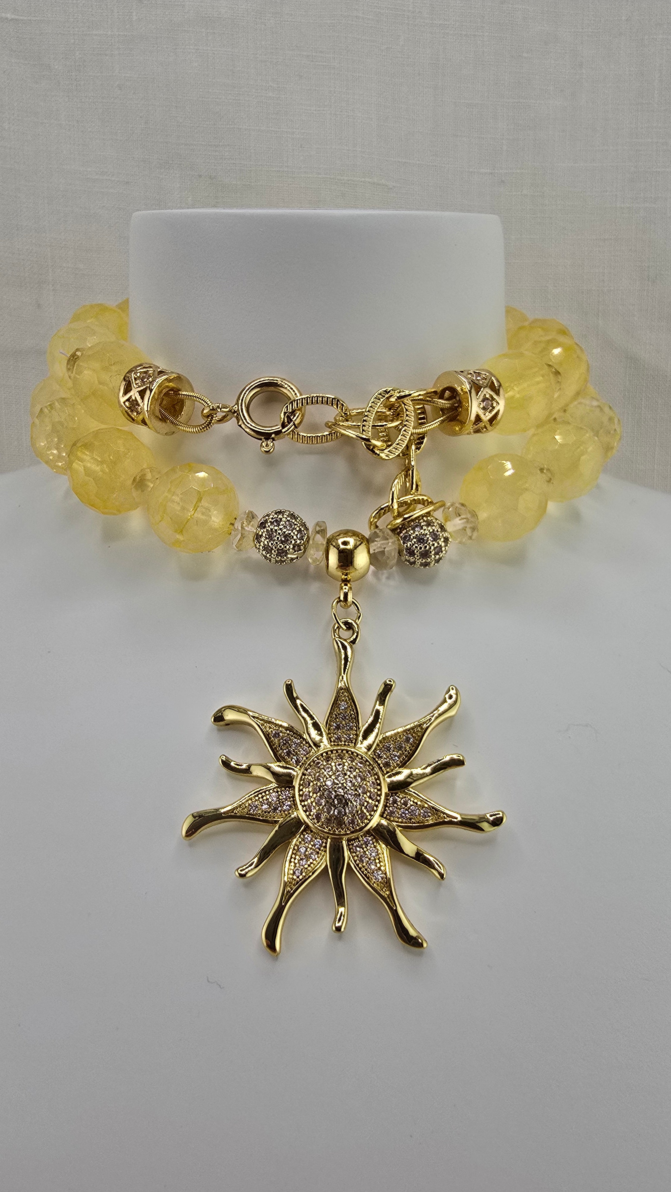 Collier en citrine et pendentif soleil avec strass