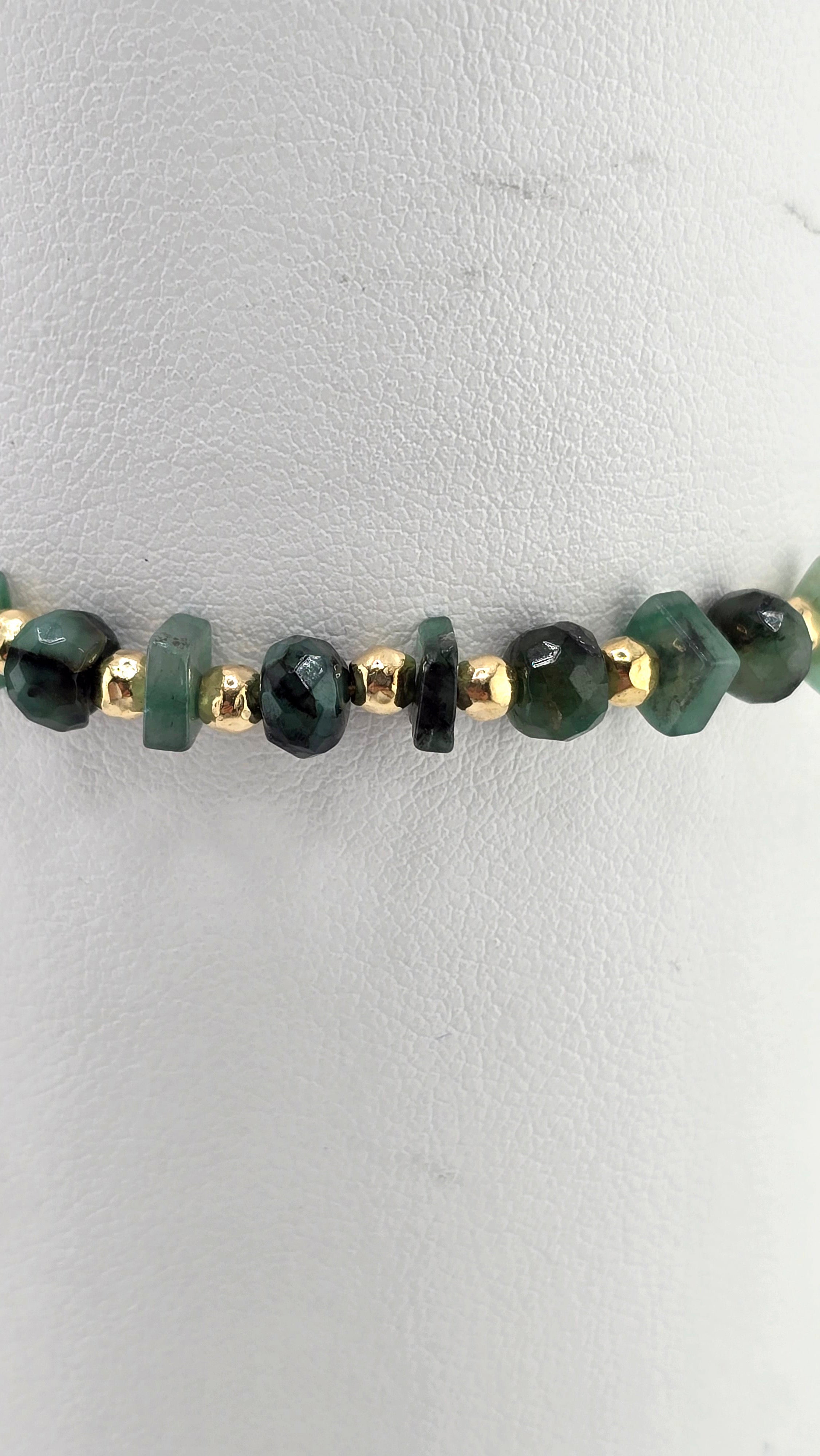 Bracelet en Emeraude et perles or rondes et lisses