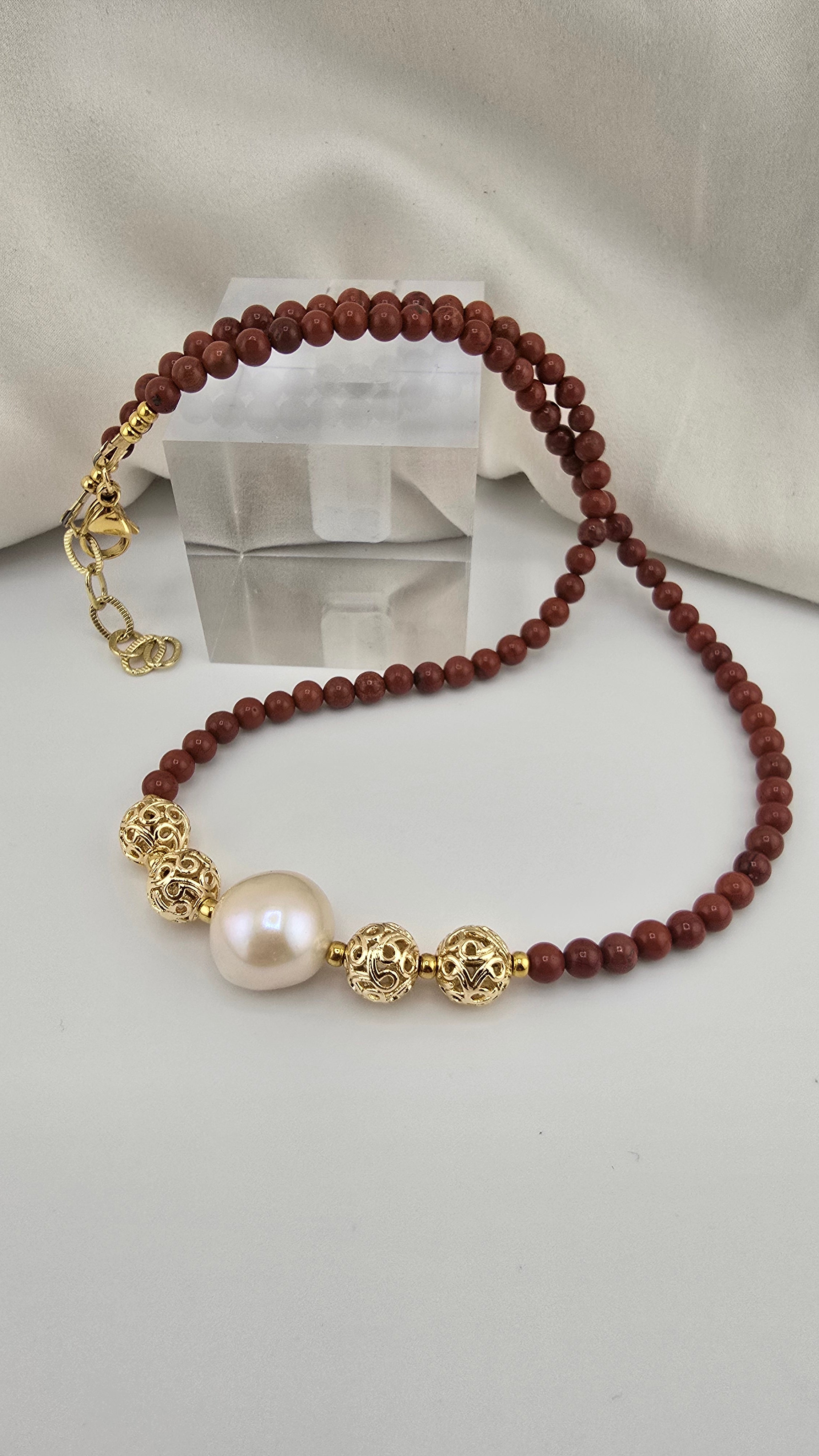 Collier en Jaspe rouge et pendentif perle de culture baroque