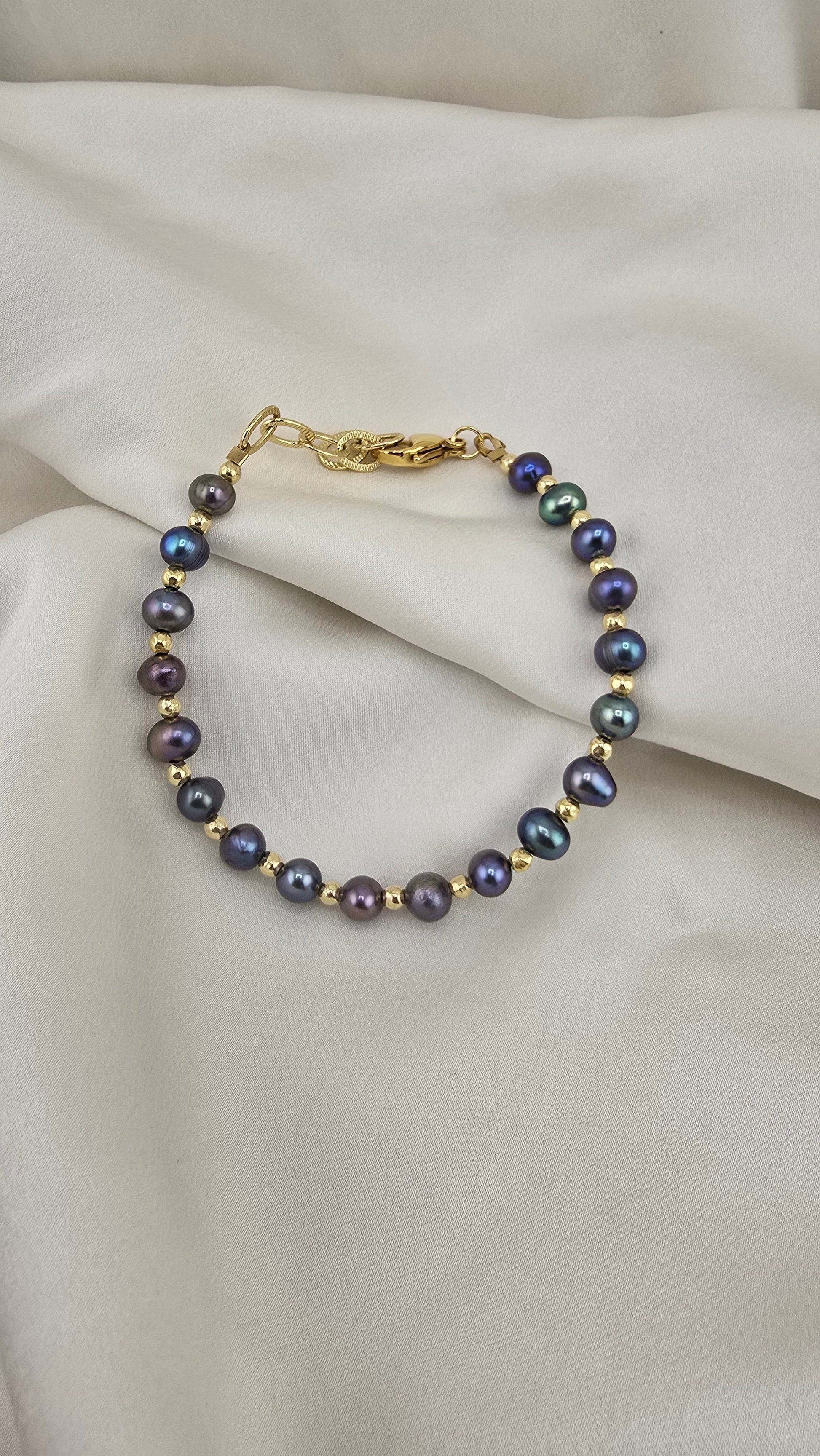 Bracelet en perles de culture bleu marine et vermeil