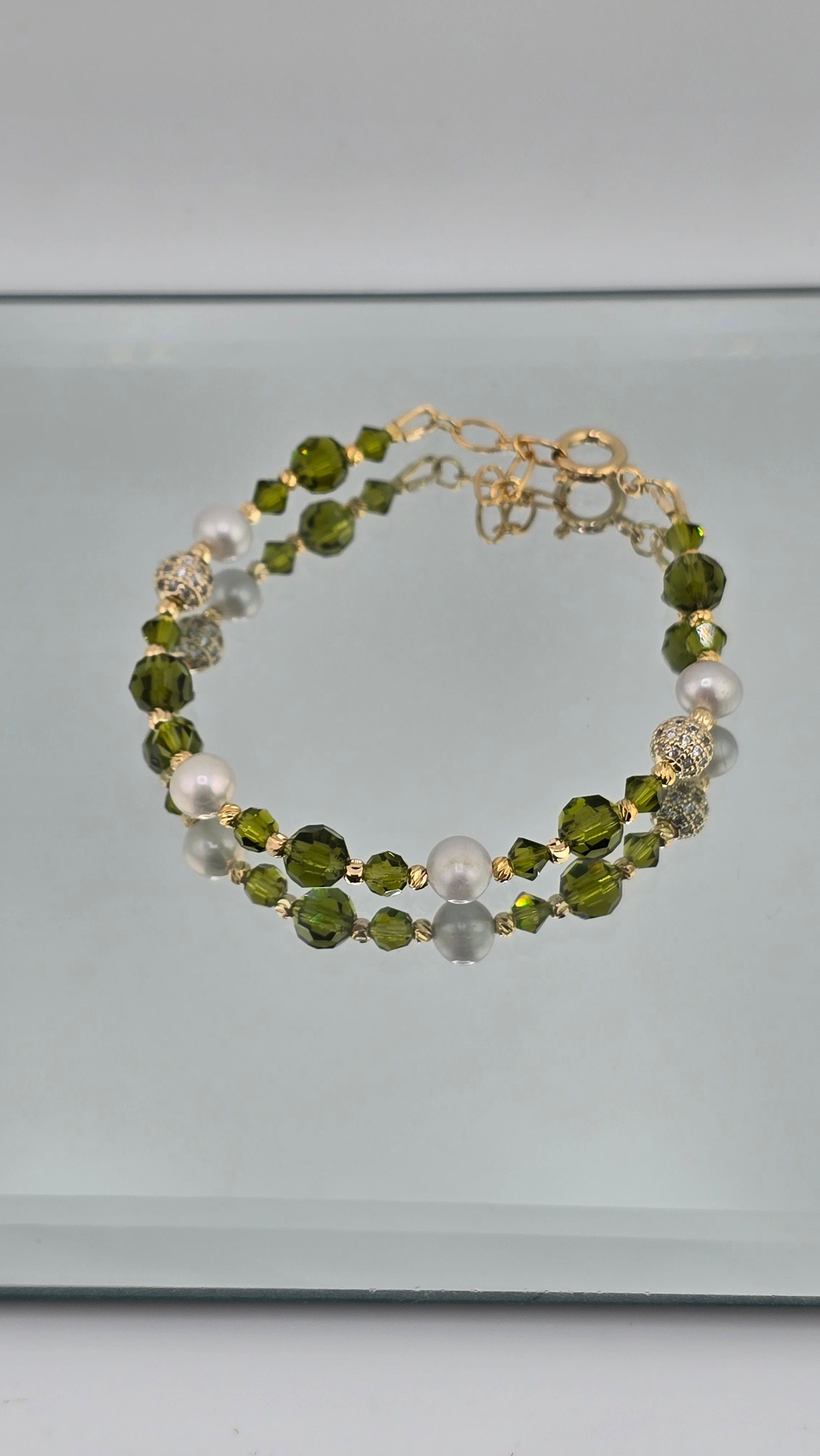 Bracelet en perles de culture et cristal vert