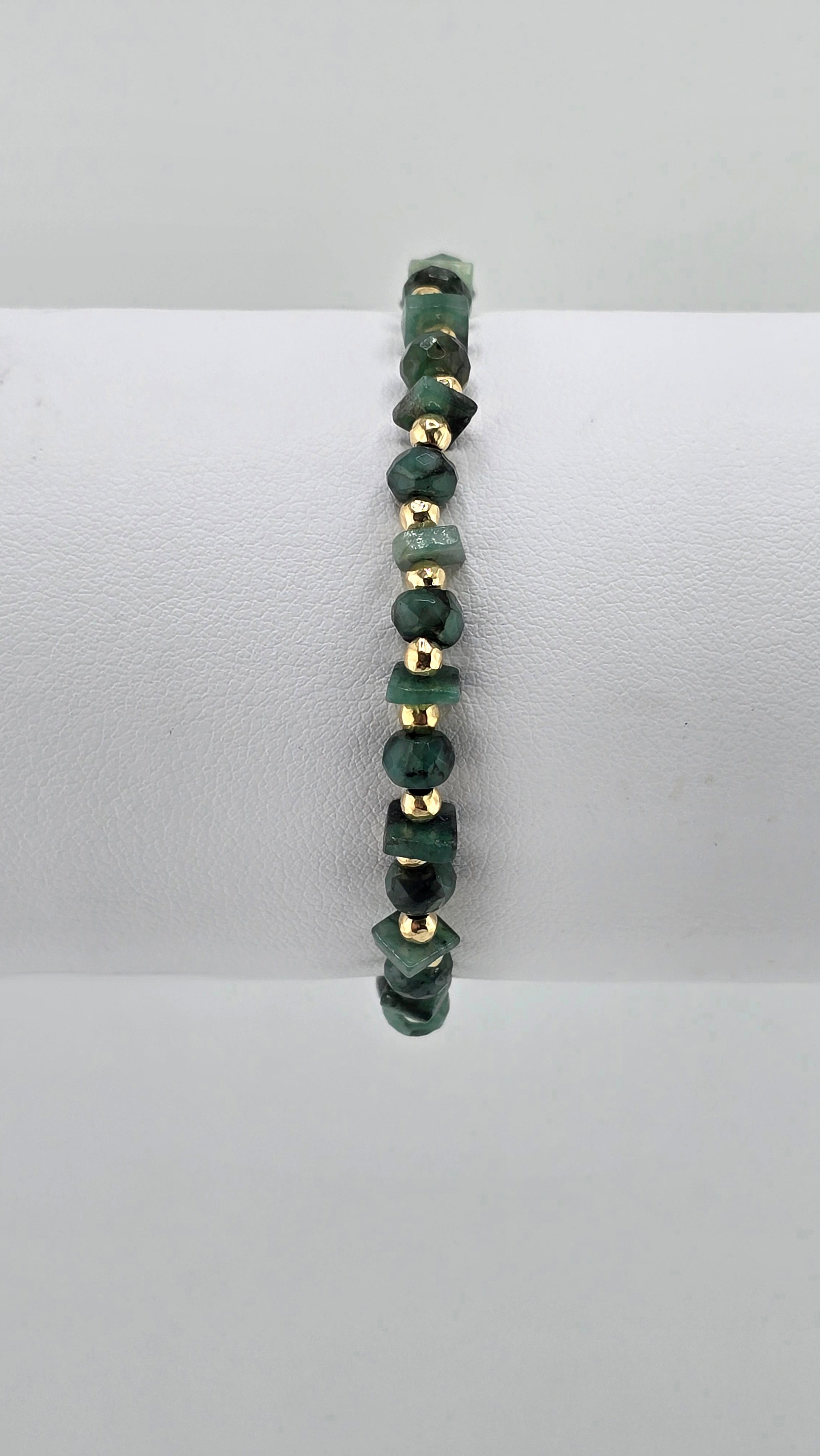 Bracelet en Emeraude et perles or rondes et lisses