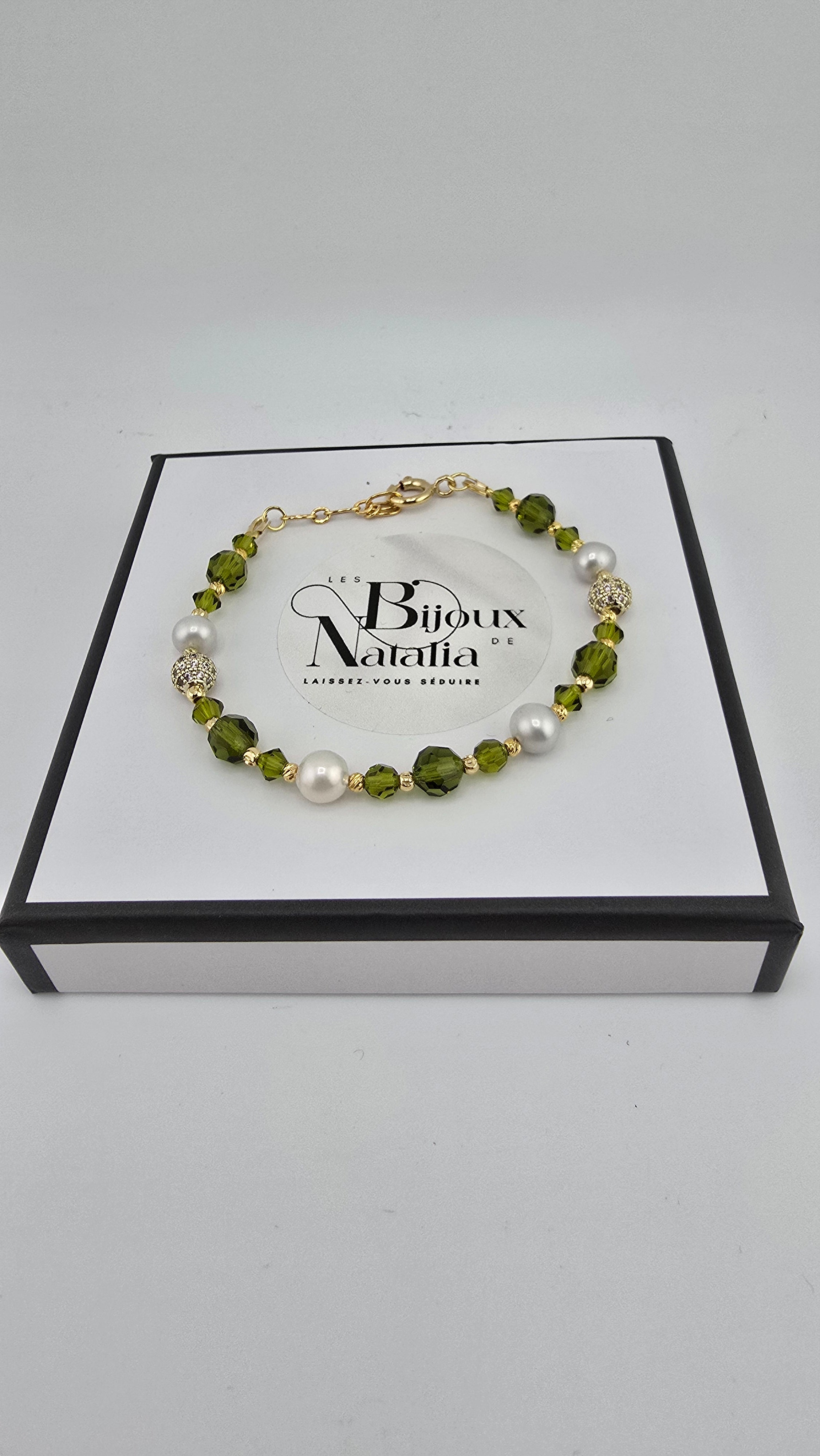 Bracelet en perles de culture et cristal vert