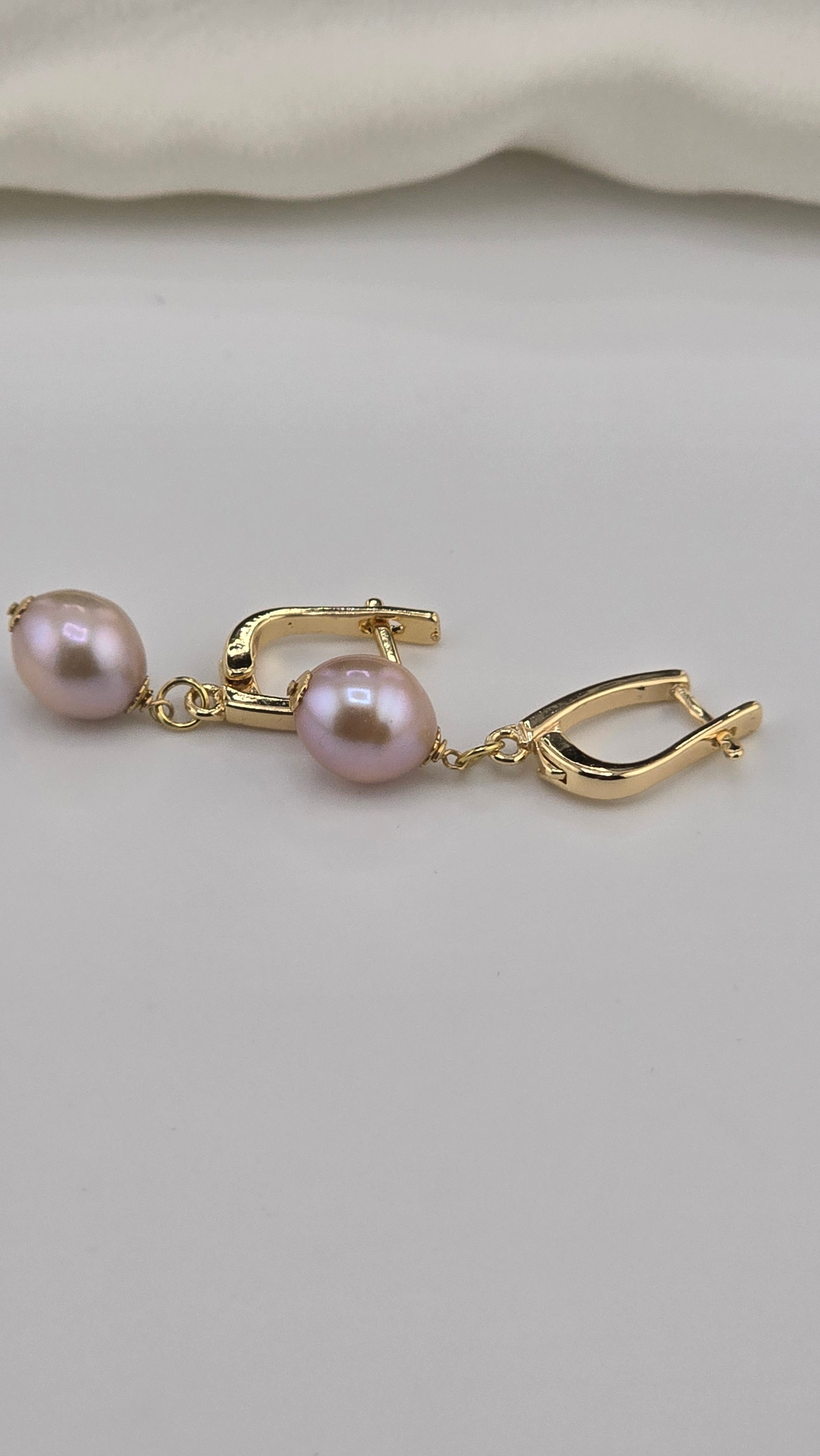 Boucles d oreilles en perles de culture mauve et Vermeil