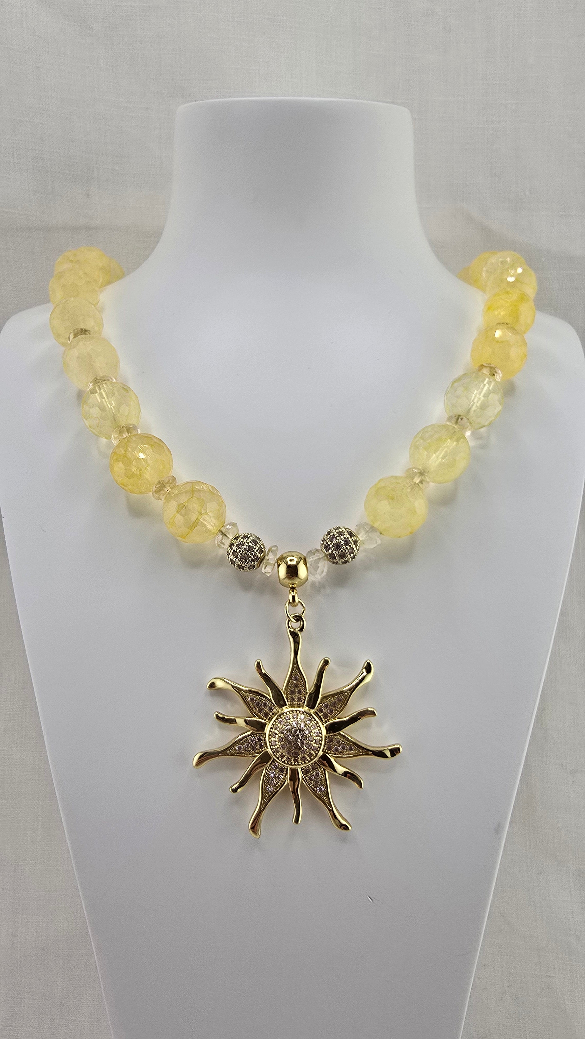 Collier en citrine et pendentif soleil avec strass