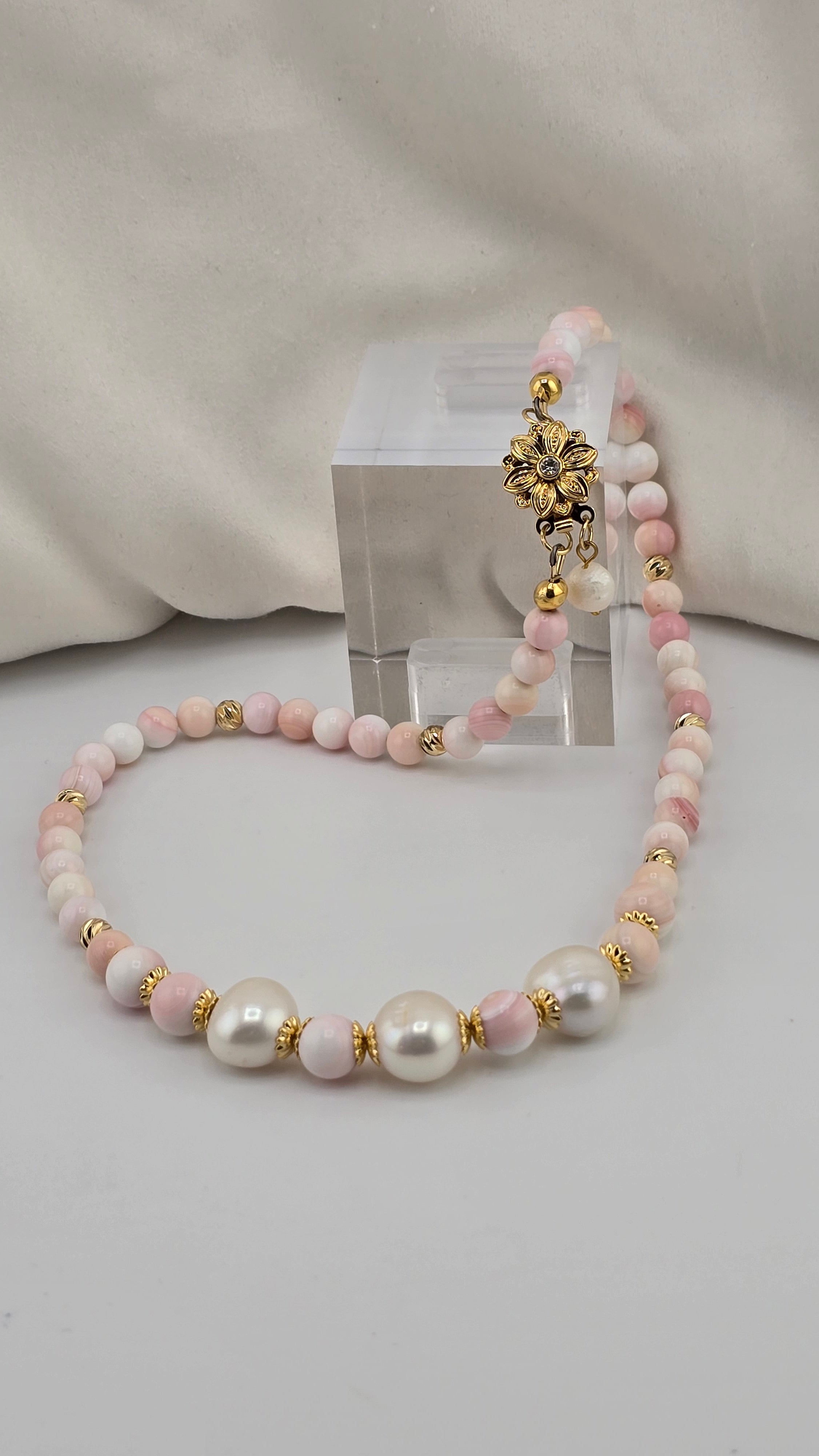 Collier de perles de culture et perles de Lambi