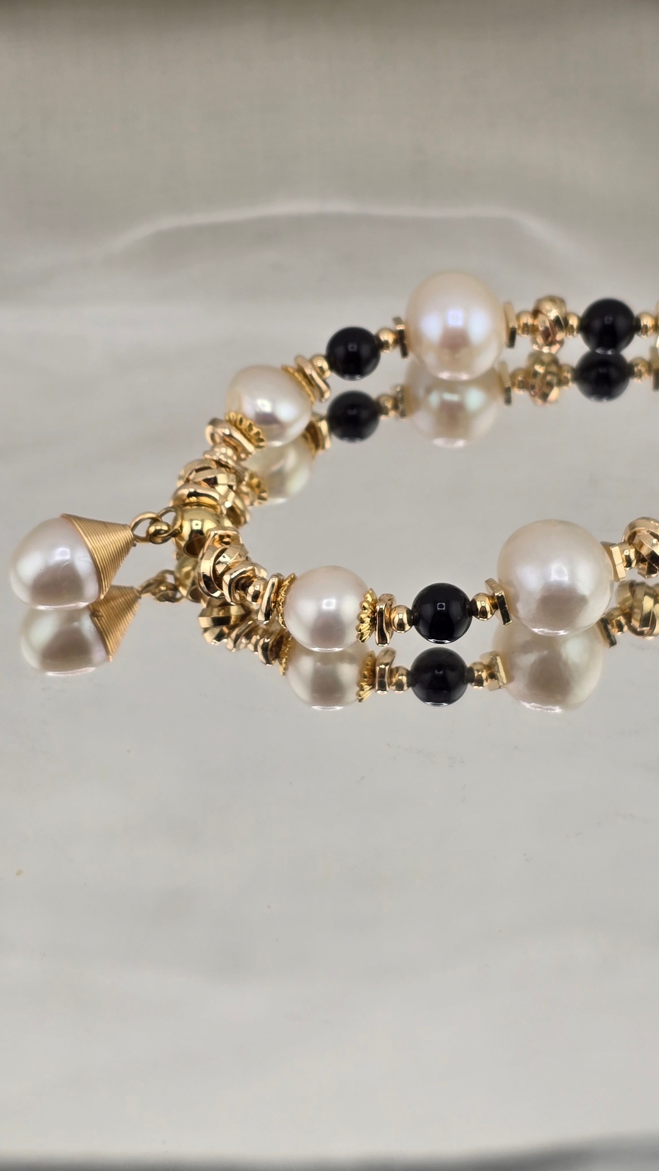 Collier en perles de culture baroque et onyx