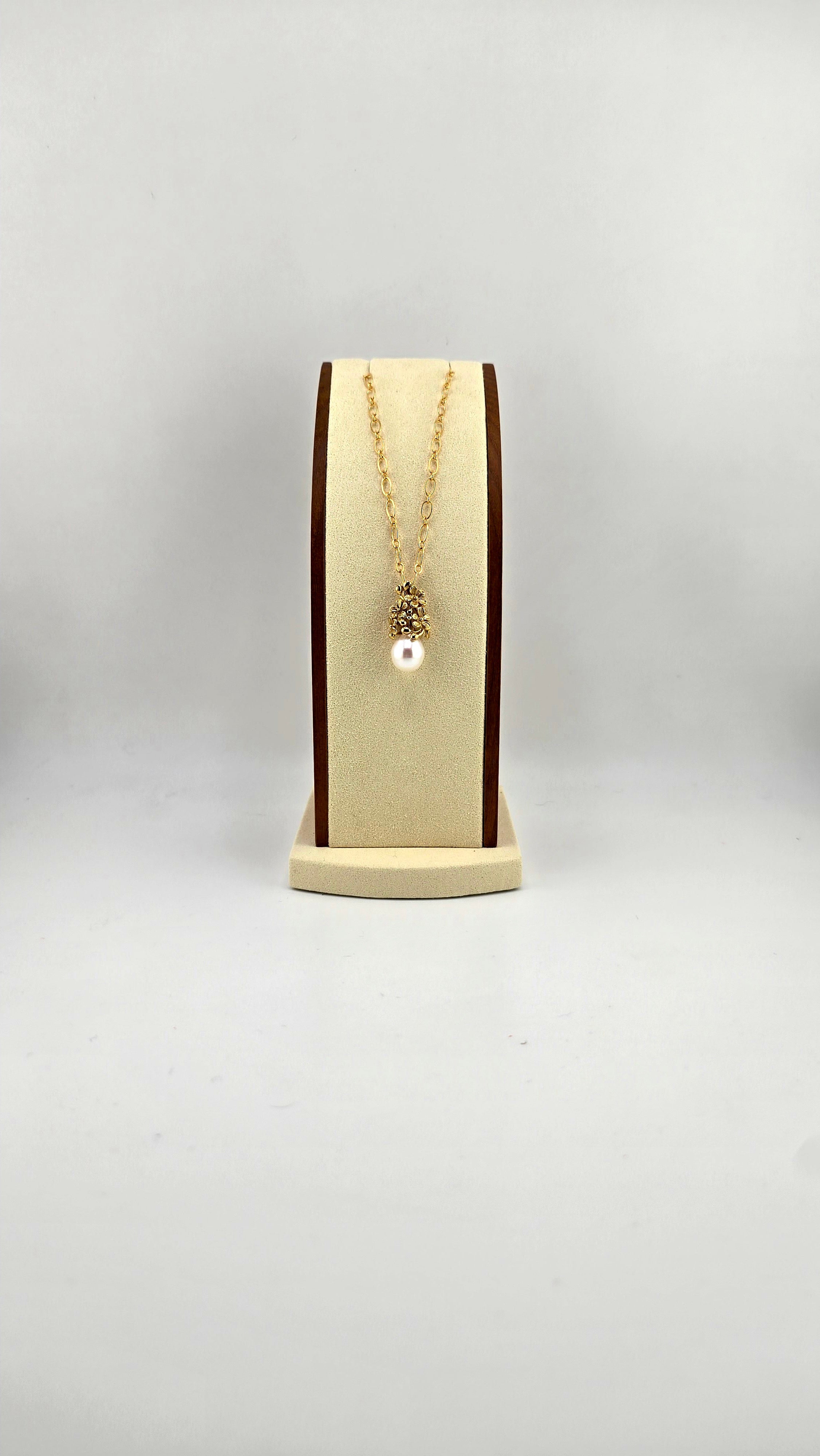 Collier chaine avec pendentif vermeil et perle de culture.