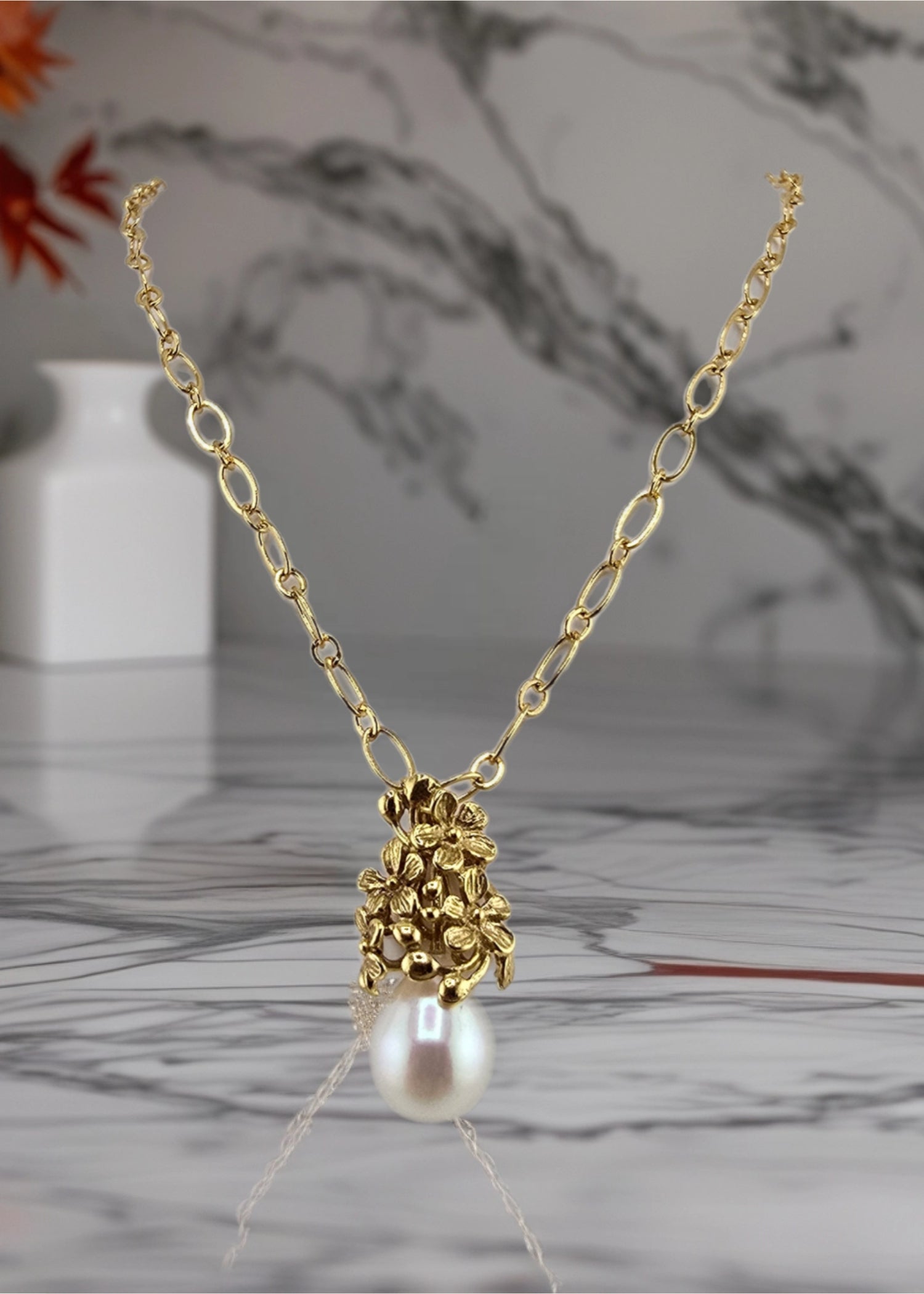 Collier chaine avec pendentif vermeil et perle de culture.