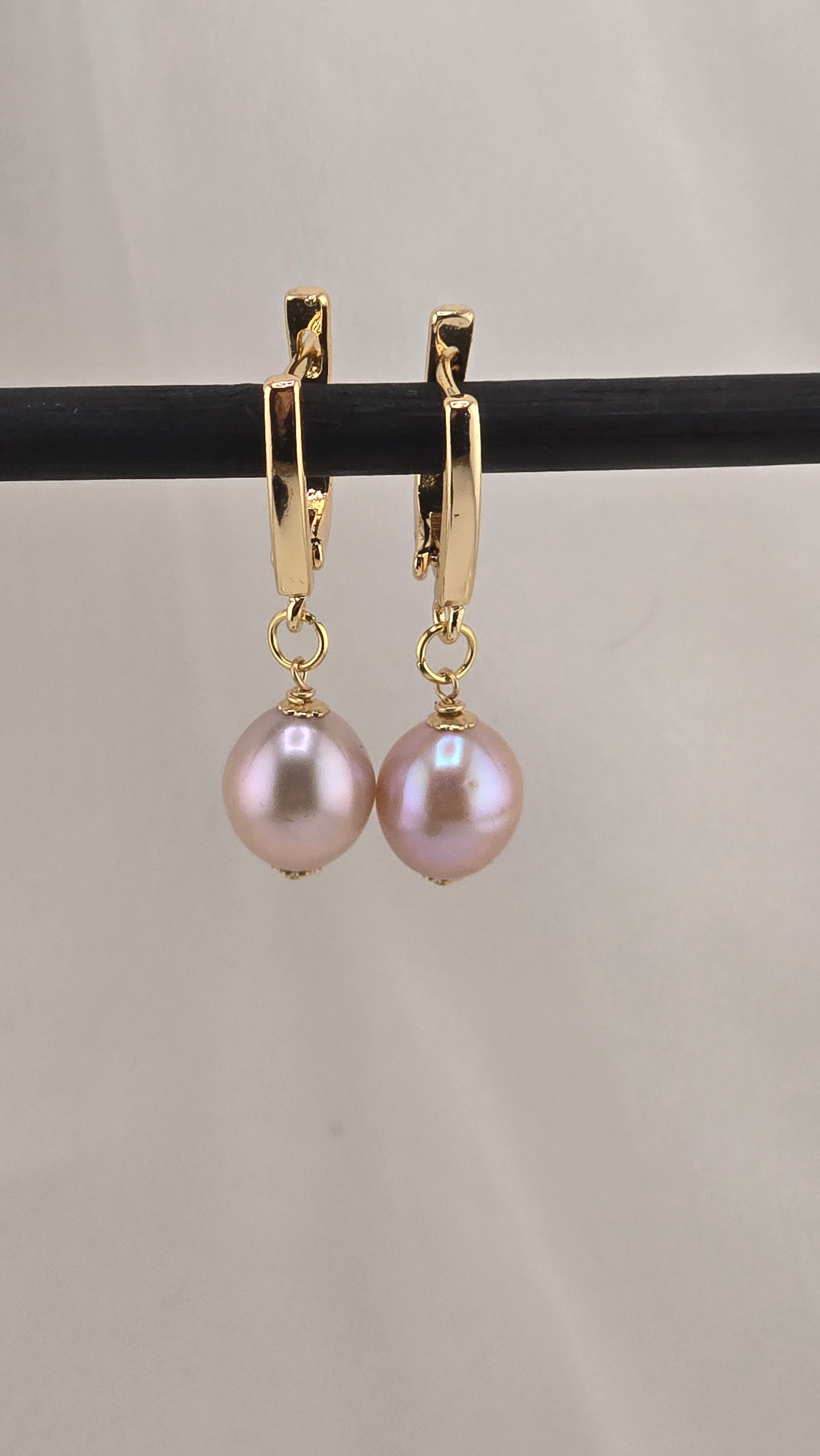 Boucles d oreilles en perles de culture mauve et Vermeil