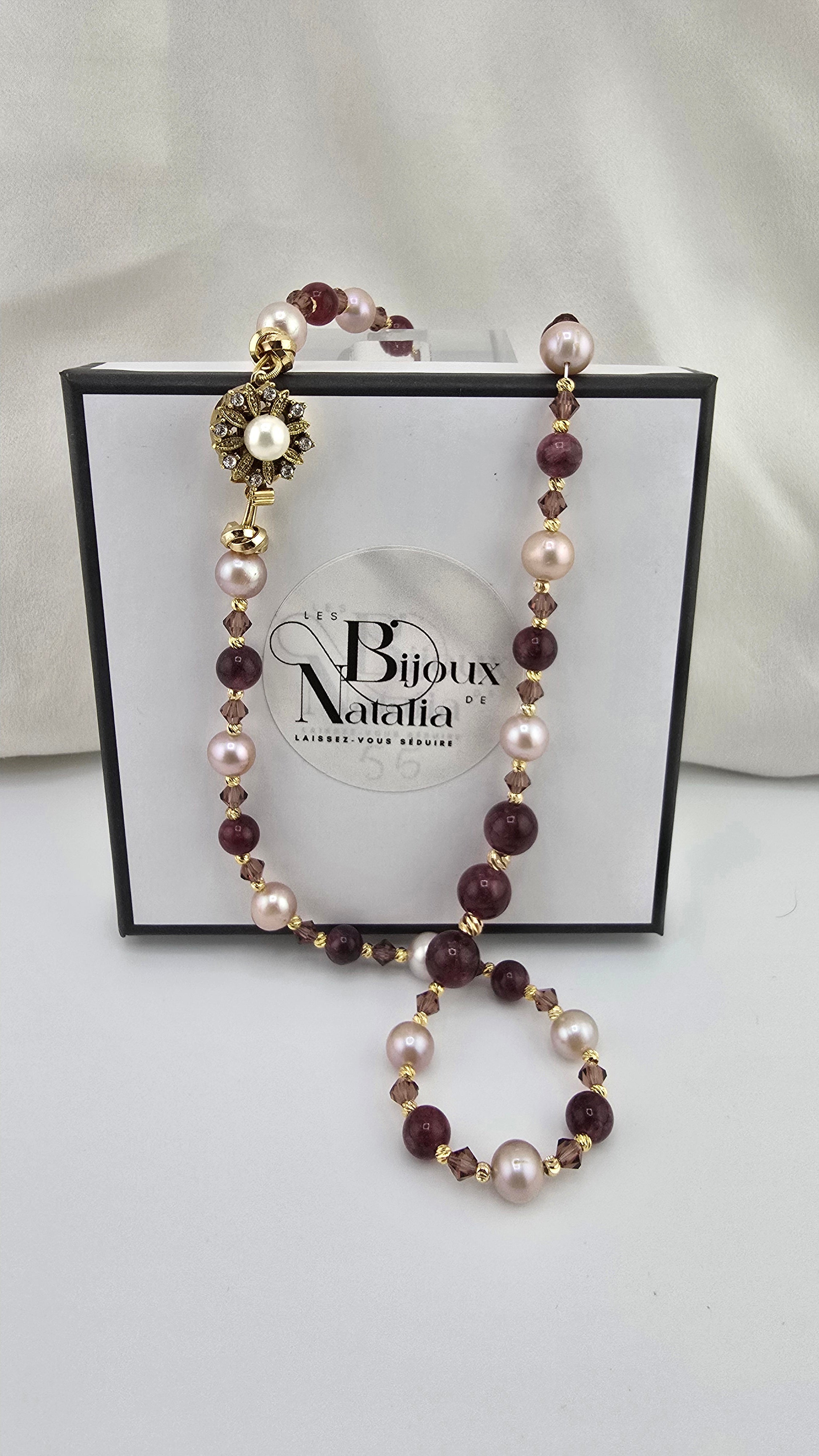 Collier éclat précieux en perles de culture et Rubis