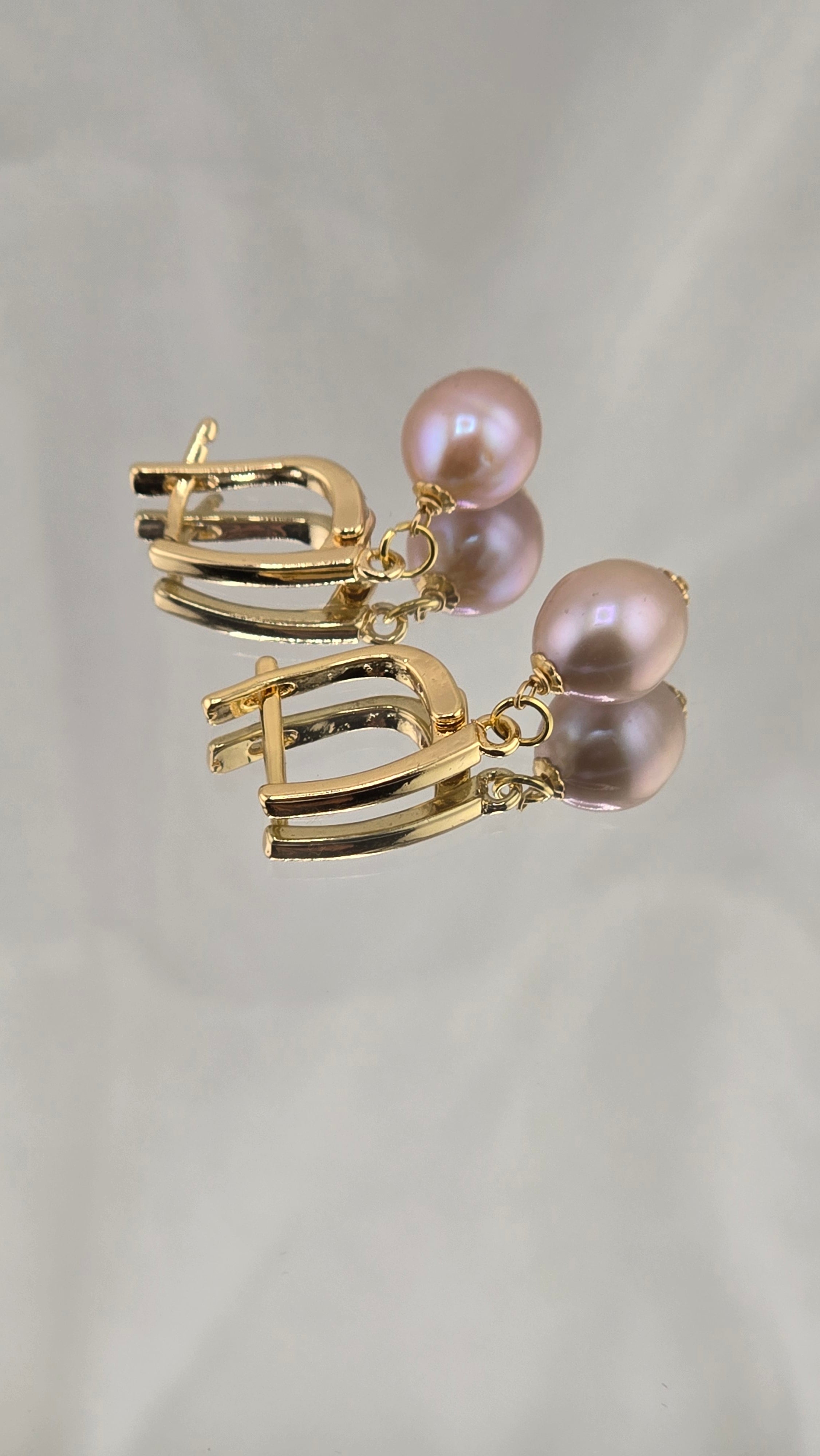 Boucles d oreilles en perles de culture mauve et Vermeil