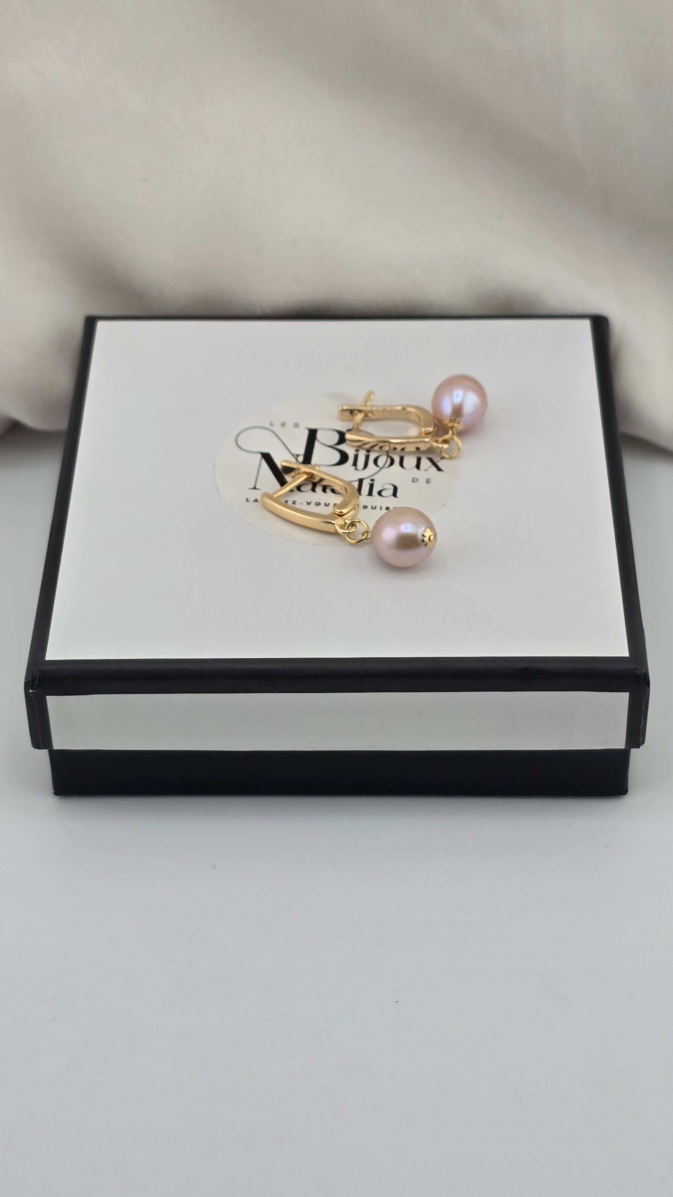 Boucles d oreilles en perles de culture mauve et Vermeil