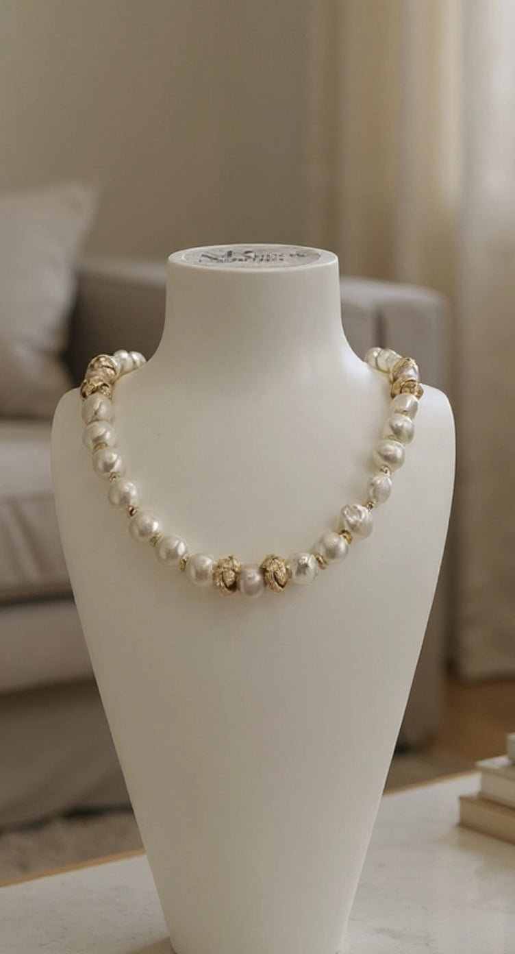 Collier perles de culture baroque et touches rosées