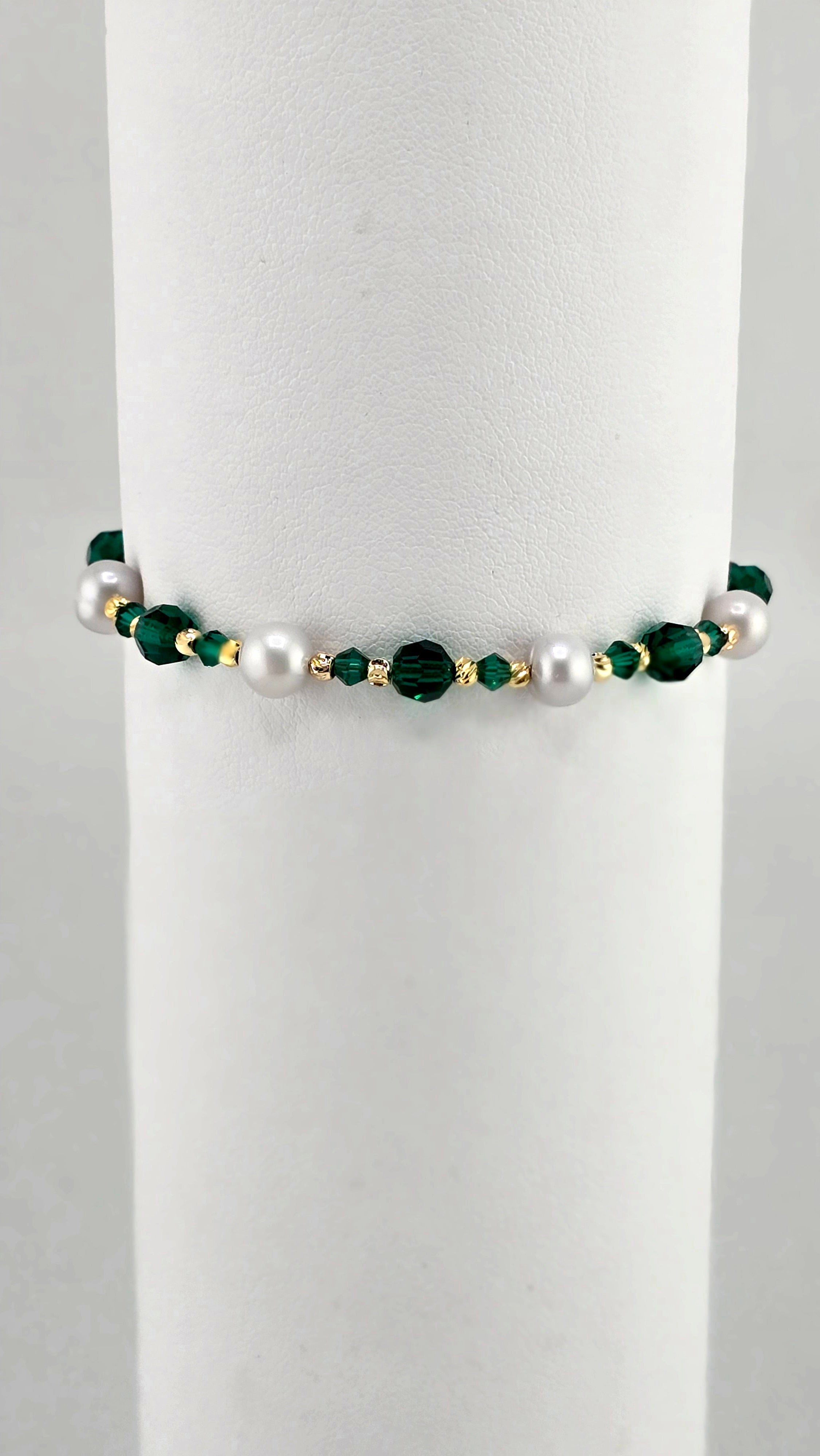 Bracelet en perles de culture et cristaux vert foncé