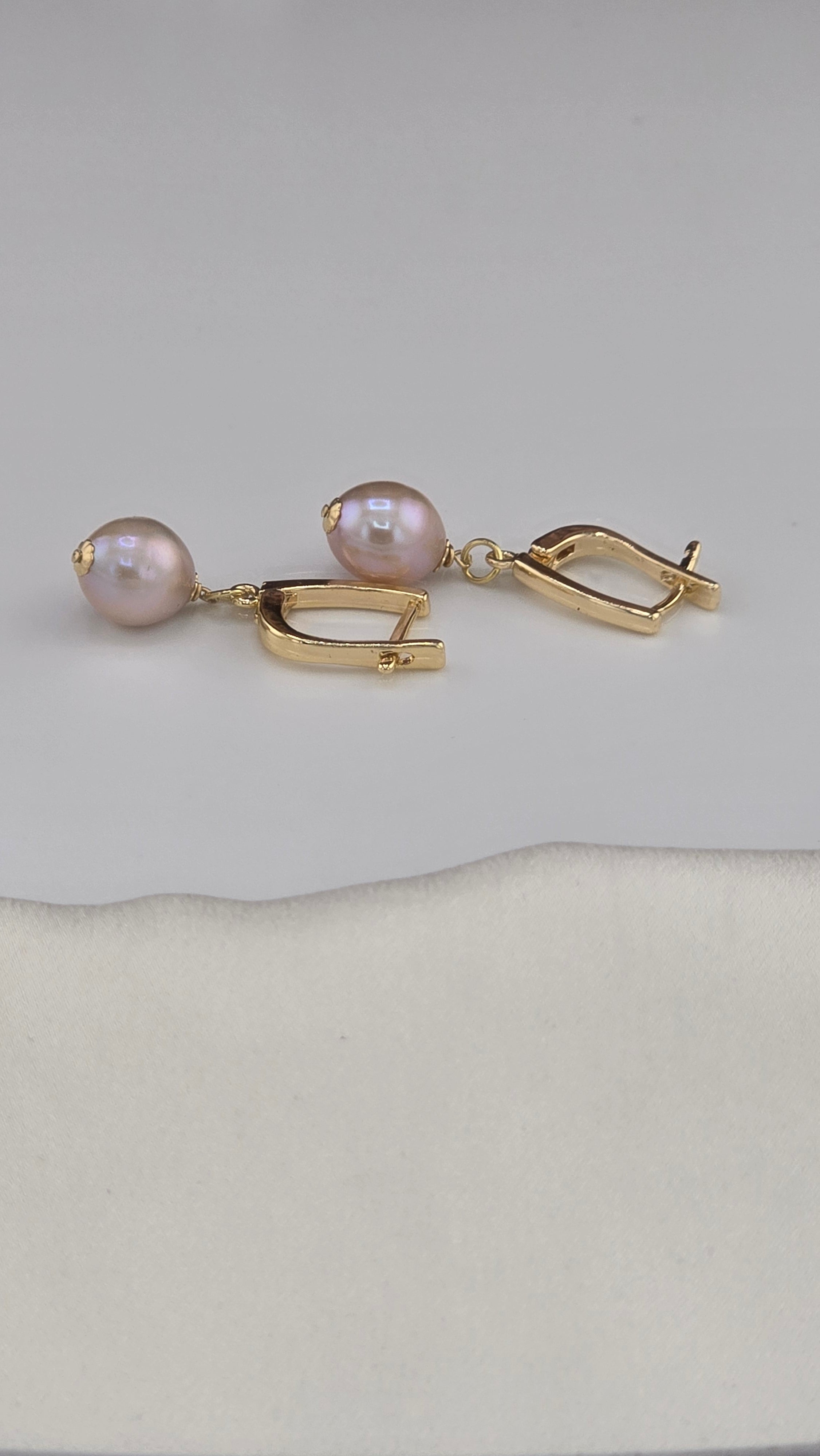 Boucles d oreilles en perles de culture mauve et Vermeil