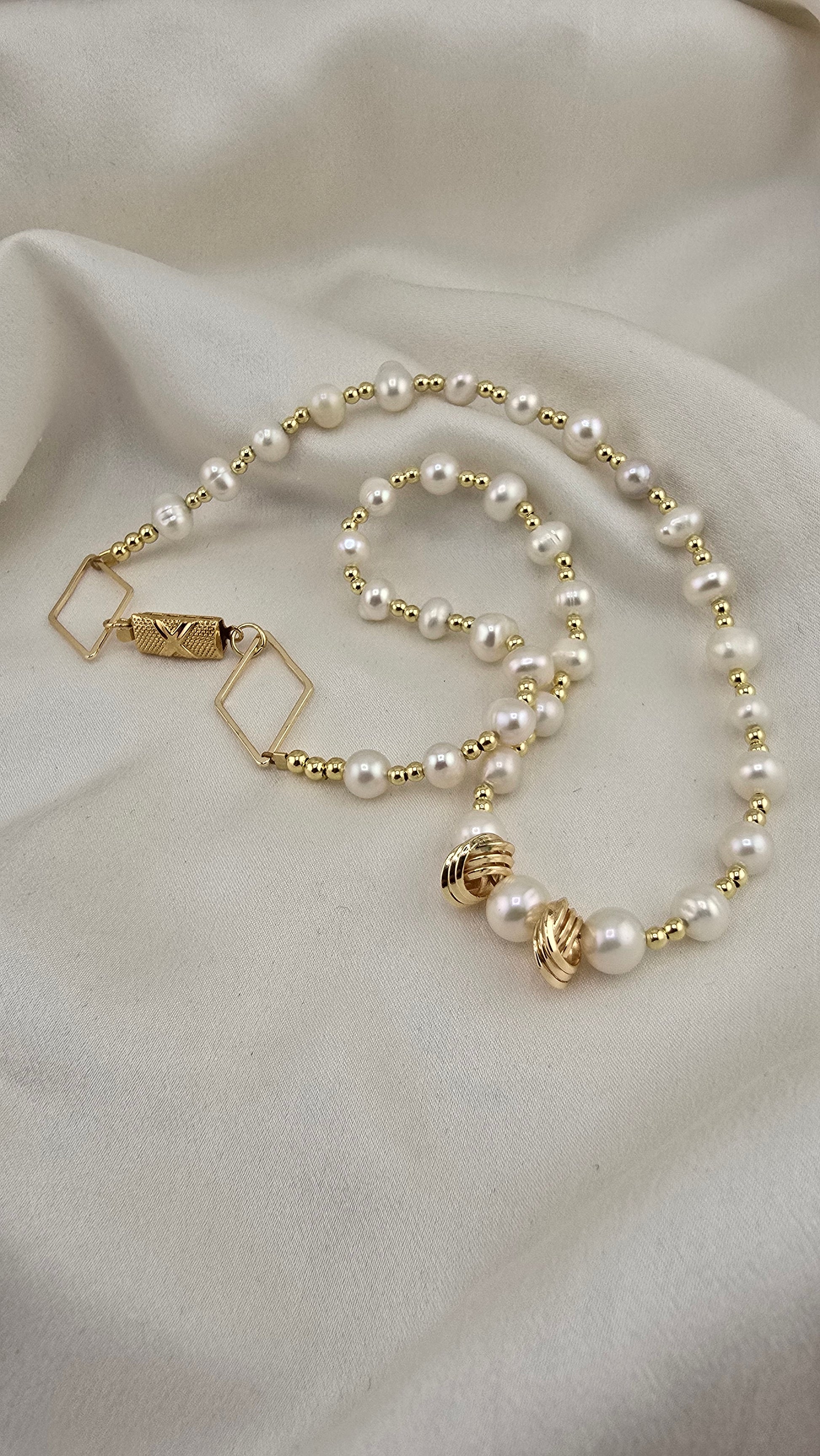 Collier en perles de culture blanches