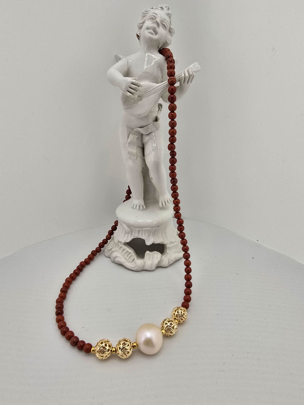 Collier en Jaspe rouge et pendentif perle de culture baroque