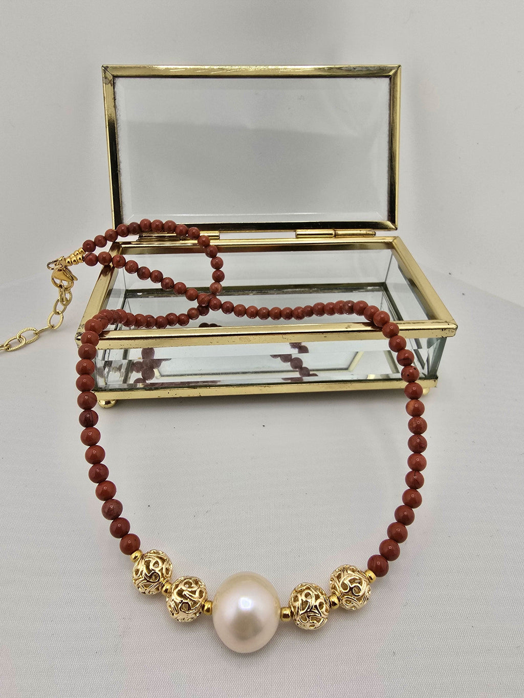 Collier en Jaspe rouge et pendentif perle de culture baroque