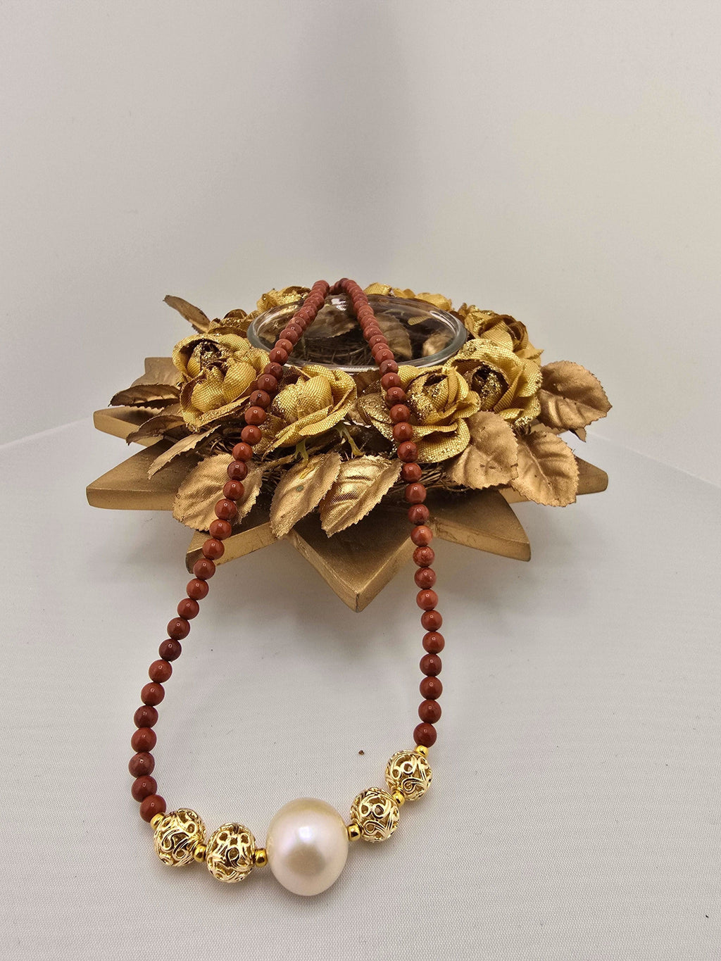 Collier en Jaspe rouge et pendentif perle de culture baroque