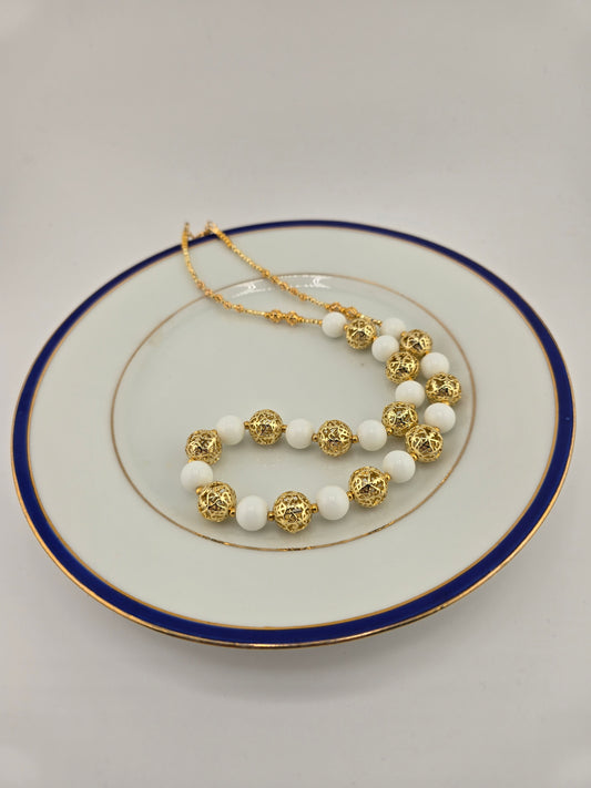Collier en perles de Porcelaine et plaqué or 18K