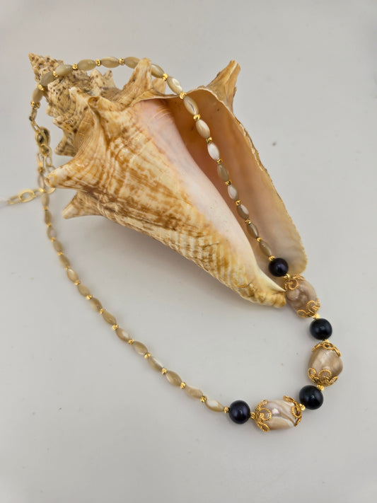 Collier en perles de Rocca et perles de culture bleu marine
