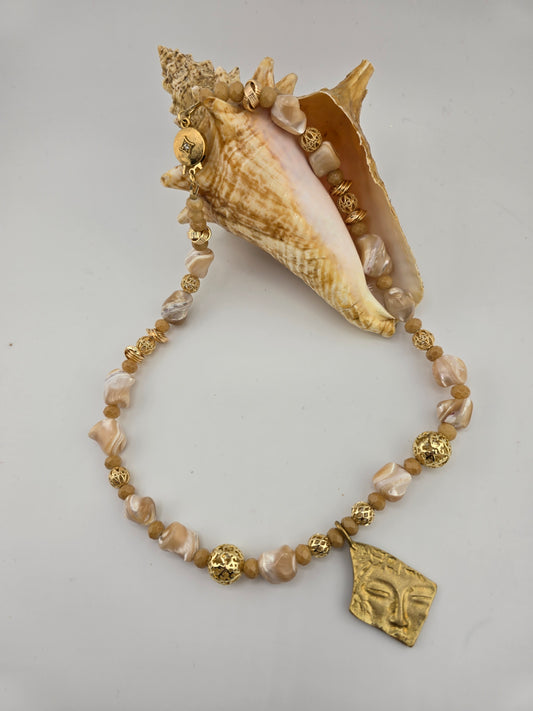 Collier en perles de Troca