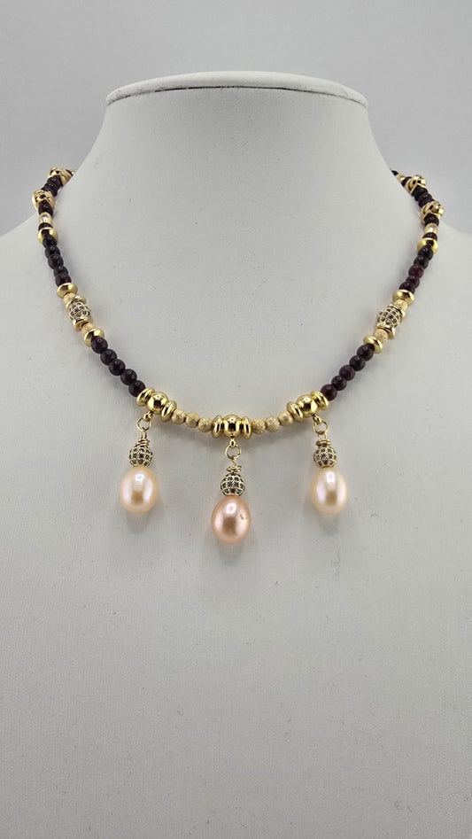 Collier en perles de grenat et perles de culture