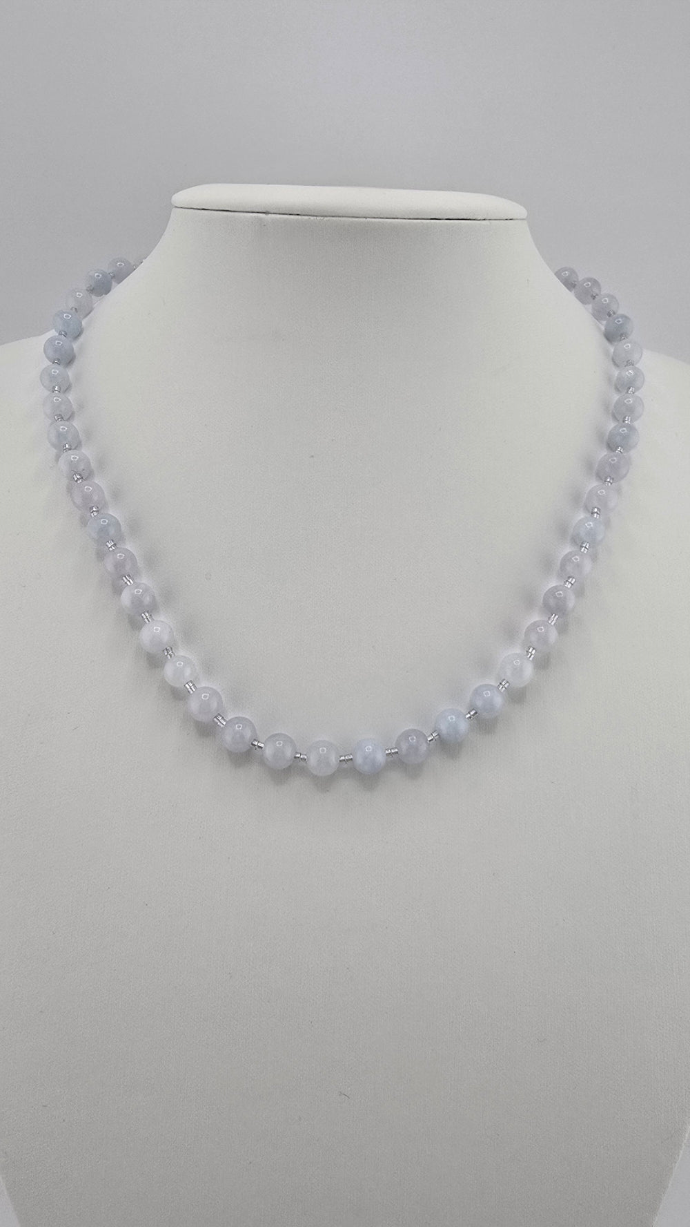 Collier en Aigue Marine et fermoir couture en argent rhodié 925/1000