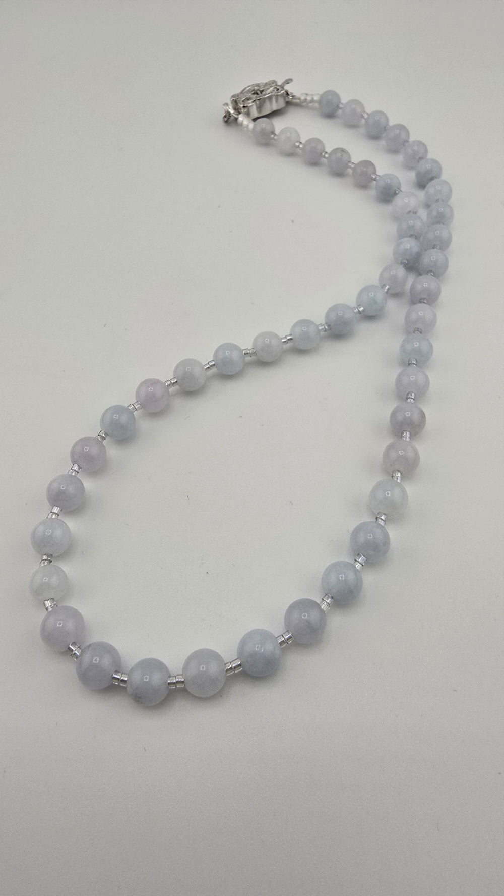 Collier en Aigue Marine et fermoir couture en argent rhodié 925/1000