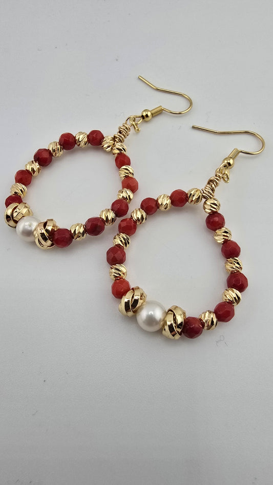 Boucles d'oreilles avec perle de culture et corail rouge