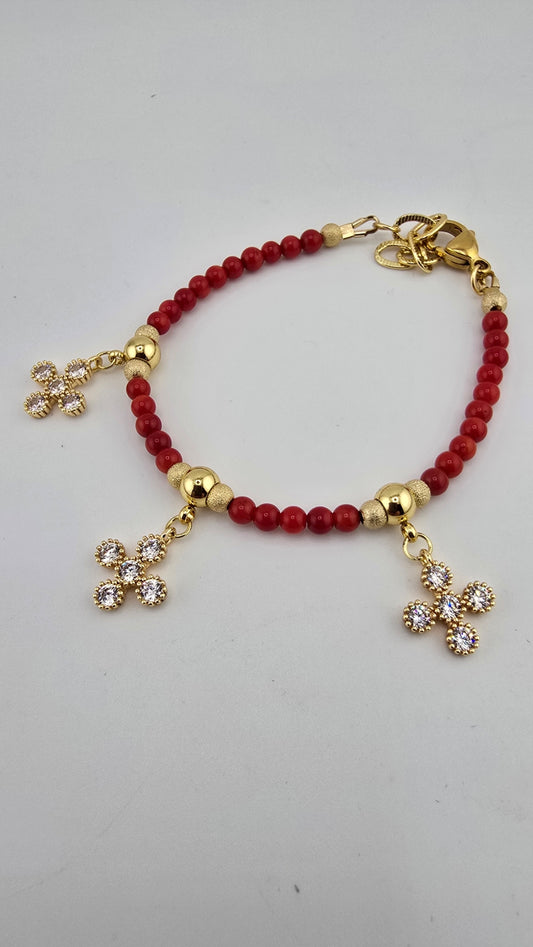 Bracelet en corail rouge et charms en strass