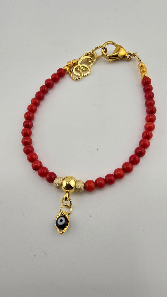 Bracelet en corail rouge et charm émaillé et  plaqué or 18k