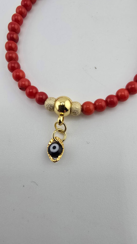 Bracelet en corail rouge et charm émaillé et  plaqué or 18k
