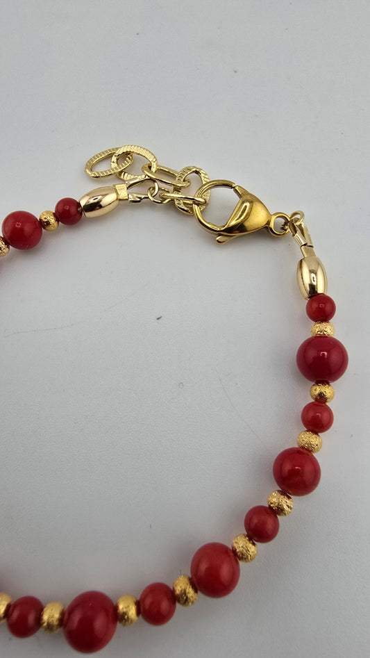 Bracelet en corail rouge et perles plasué or 18K