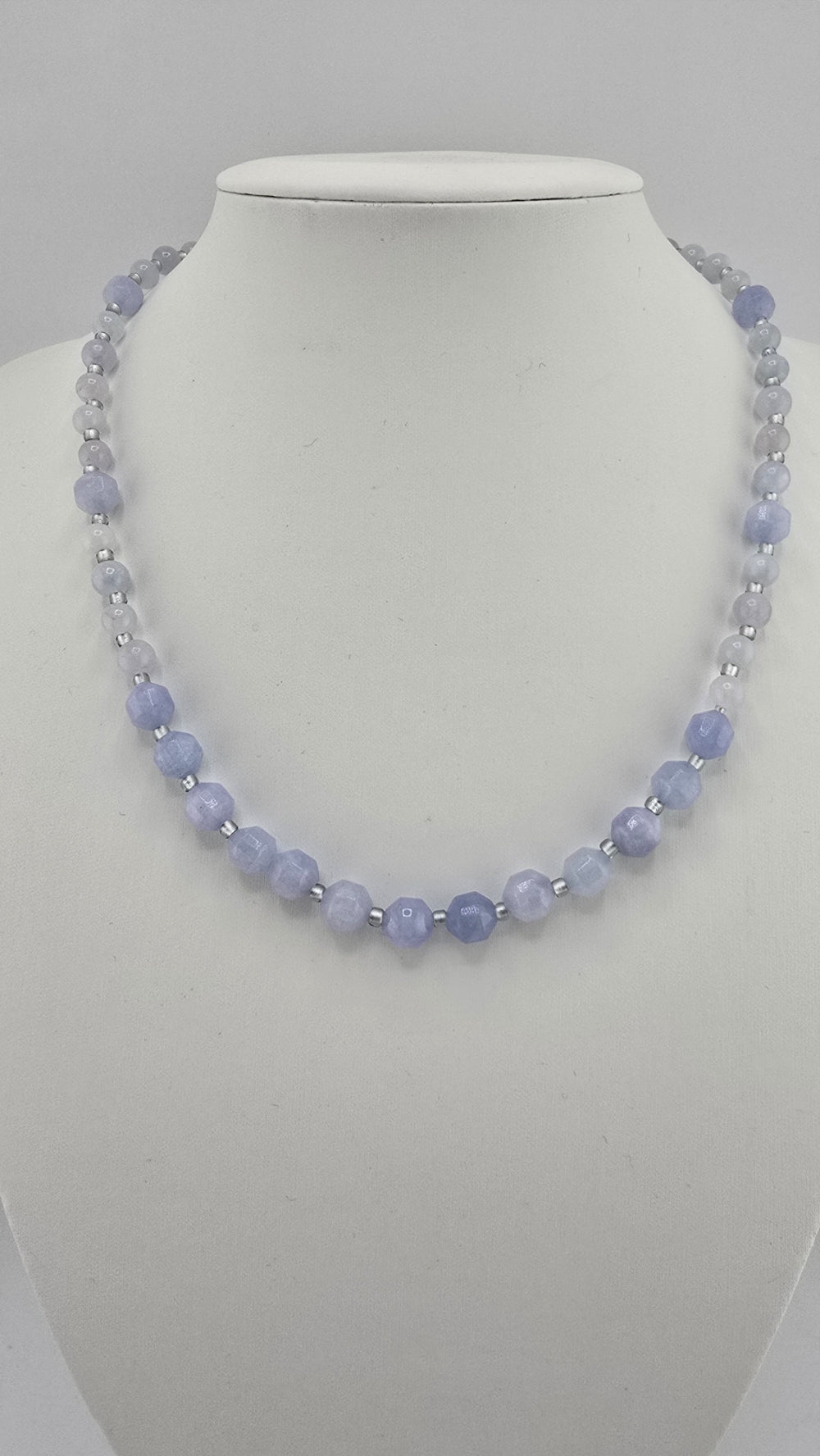 Collier en Aigue Marine et fermoir couture