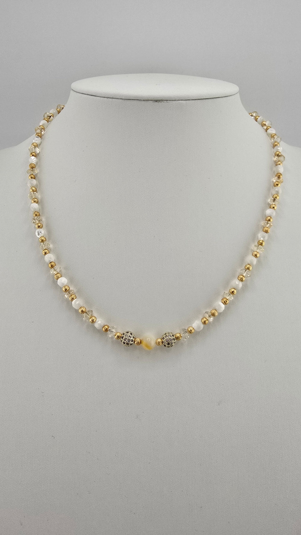 Collier en Nacre blanche et citrine jaune