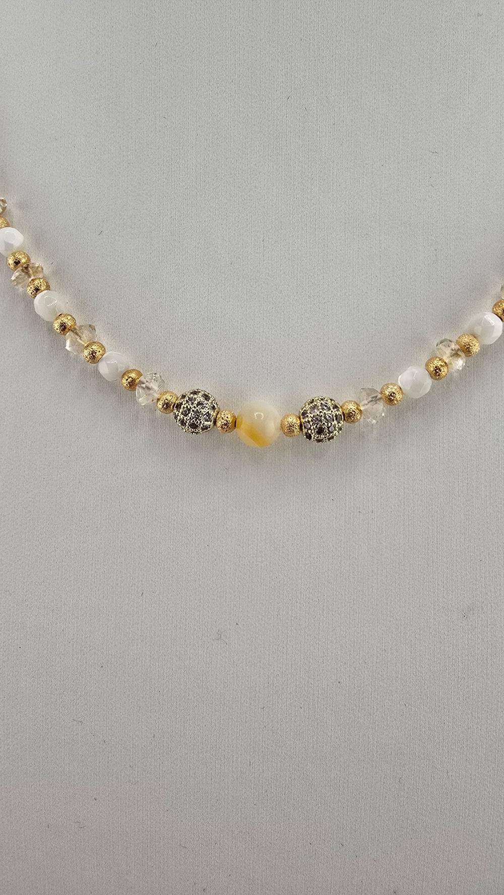 Collier en Nacre blanche et citrine jaune