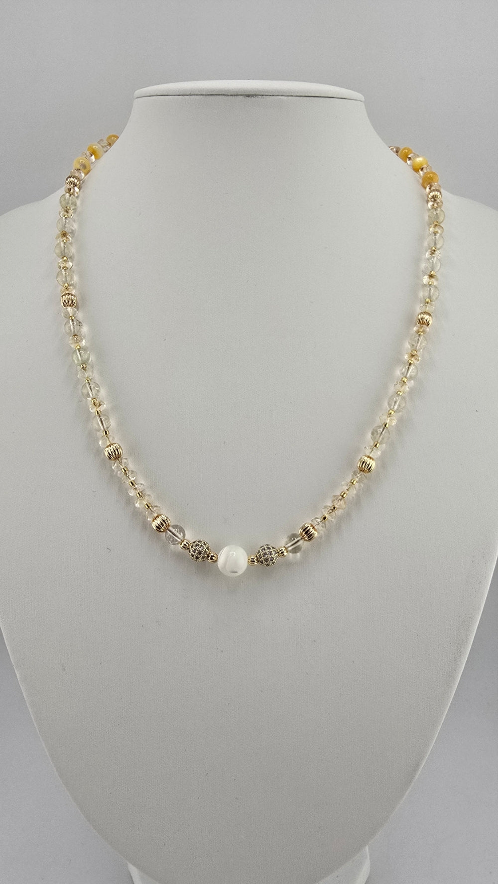Collier en  Citrine et Nacre jaune.