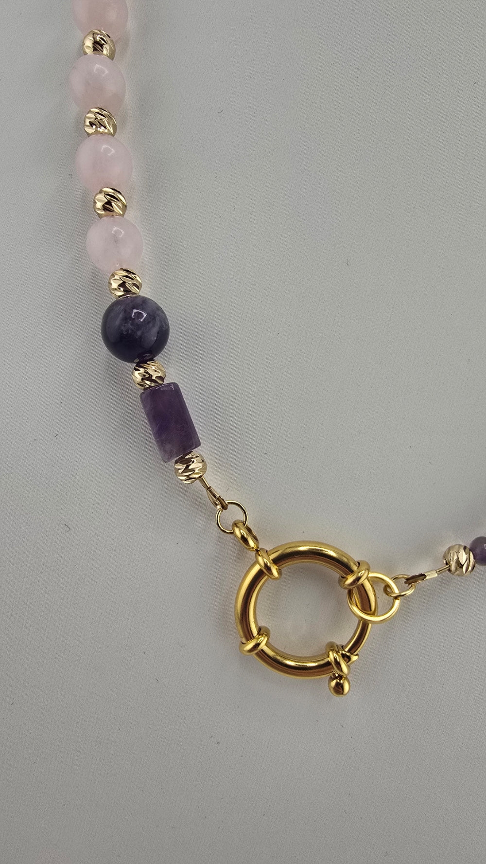 Collier en Quart rose et Améthyste, perles en plaqué or 18K.